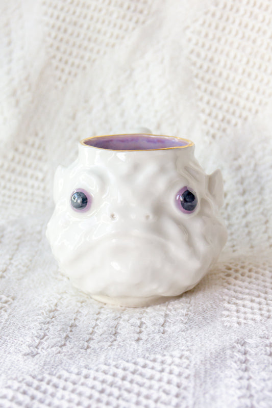 Kubek porcelanowy «Takifugu» biało-fioletowy ze złoceniem