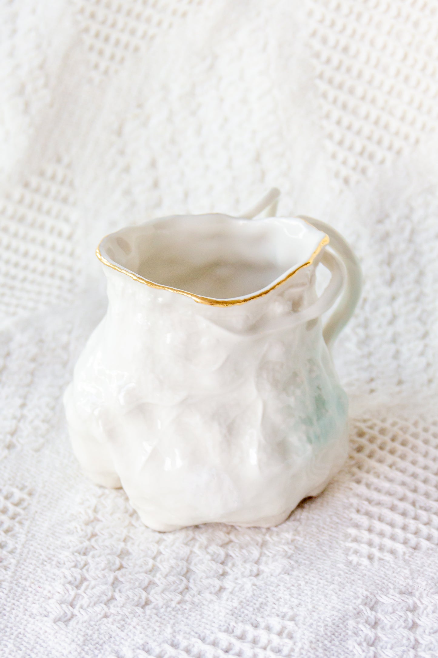 Mug en porcelaine "Couroupita" de couleur marron plaqué or