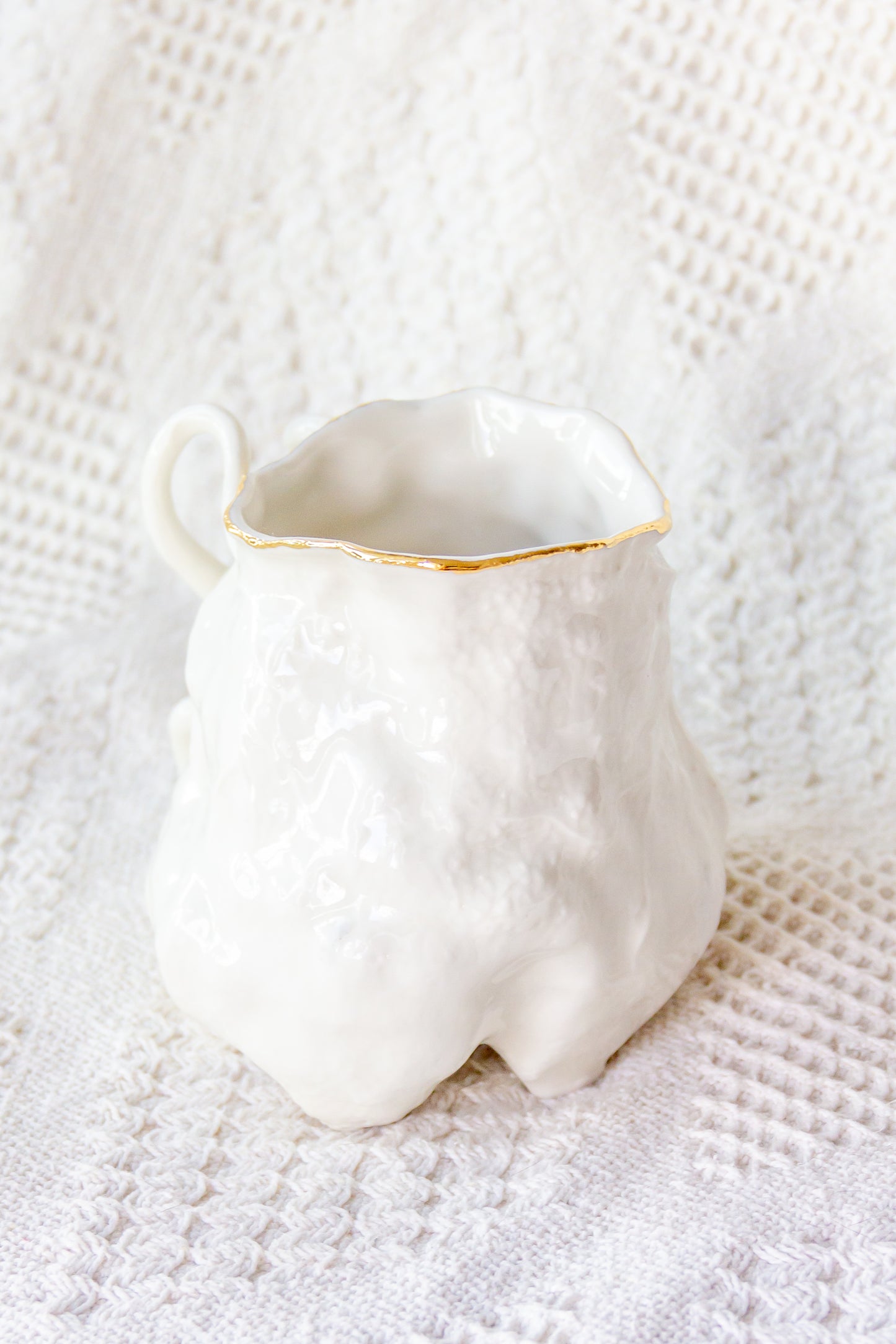Mug en porcelaine "Couroupita" de couleur marron plaqué or