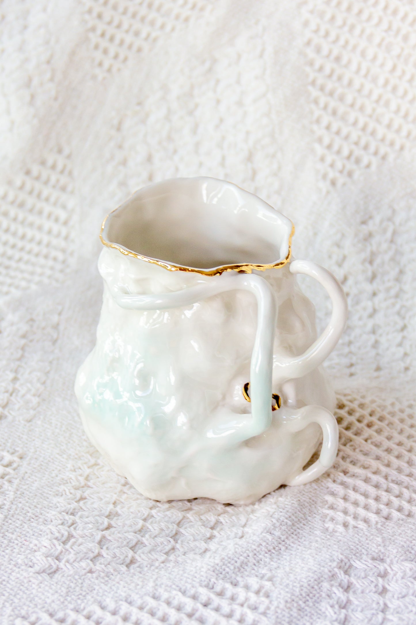 Mug en porcelaine "Couroupita" de couleur marron plaqué or