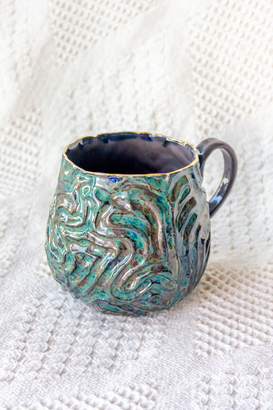 Kubek ceramiczny “Zuma” czarno-zielony ze złoceniem