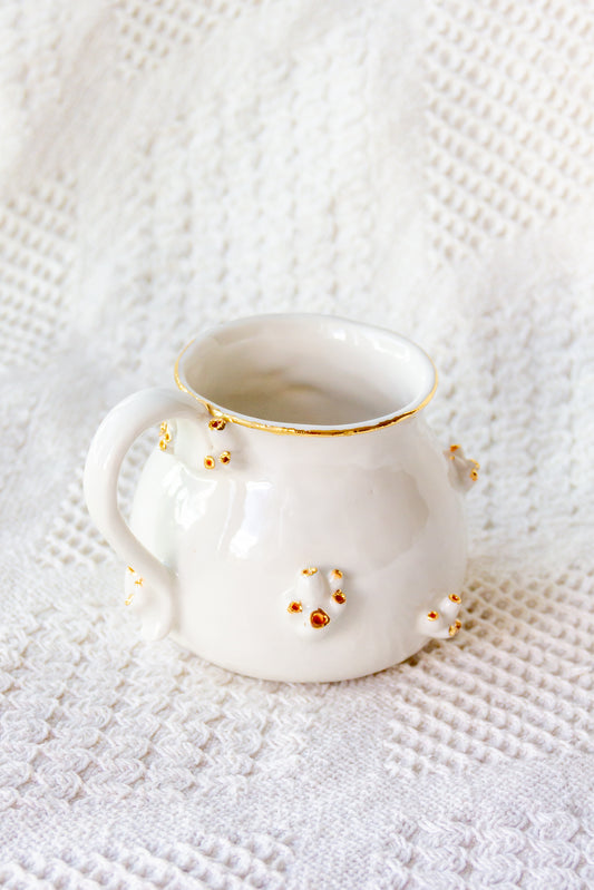 Kubek porcelanowy «Ascydia» biały ze złoceniem