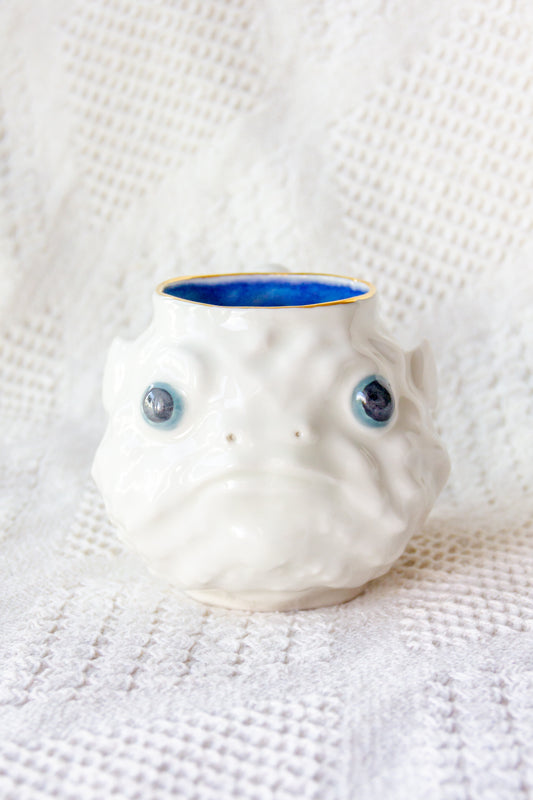 Kubek porcelanowy «Takifugu» biało-niebieski ze złoceniem