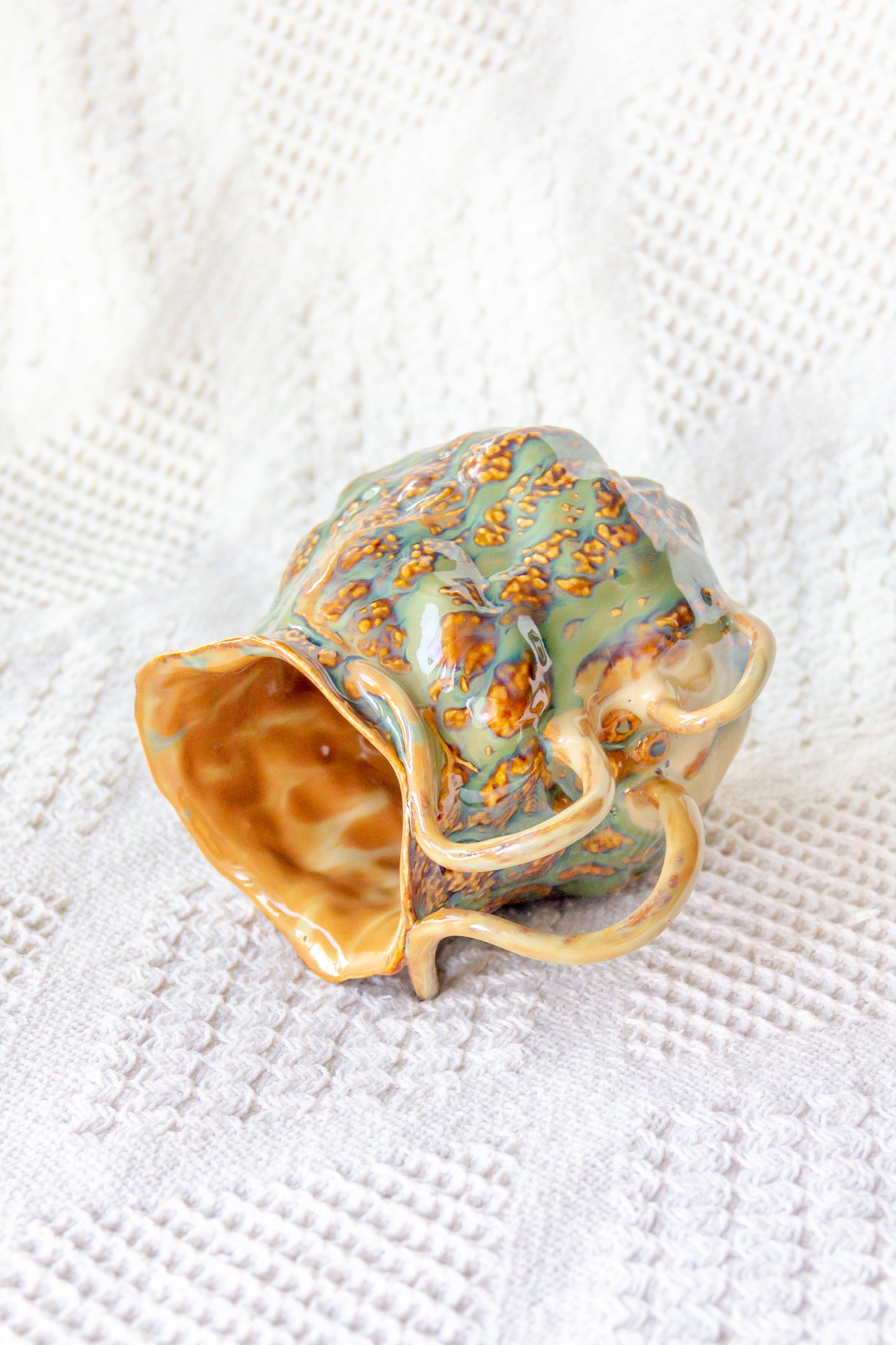 Kubek ceramiczny “Couroupita” brązowo-zielony