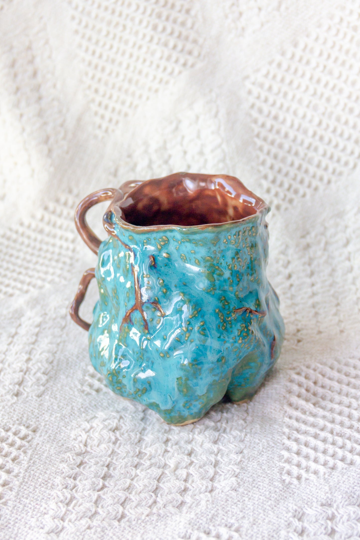 Kubek ceramiczny “Couroupita” niebiesko-brązowy
