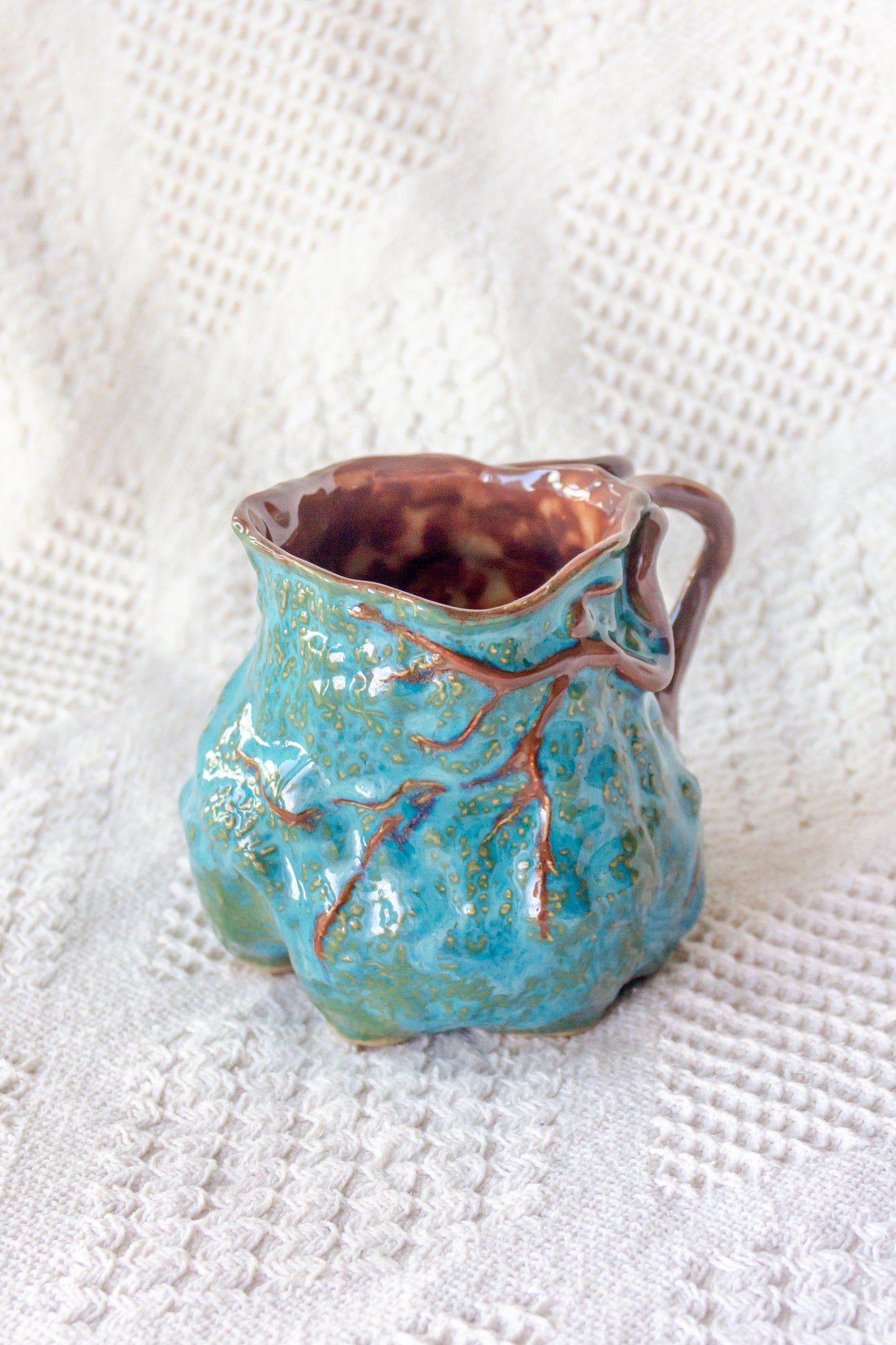 Kubek ceramiczny “Couroupita” niebiesko-brązowy