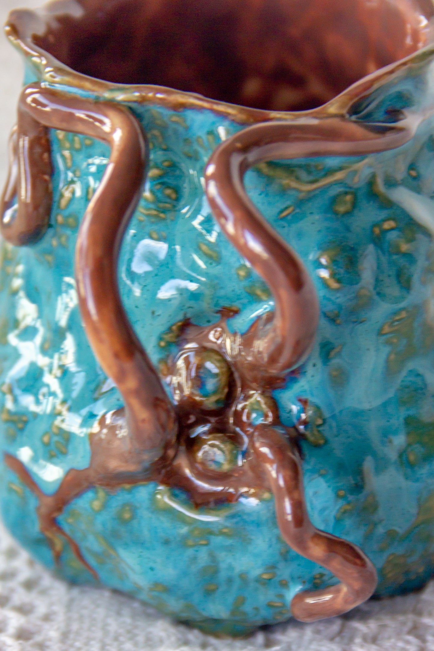 Kubek ceramiczny “Couroupita” niebiesko-brązowy