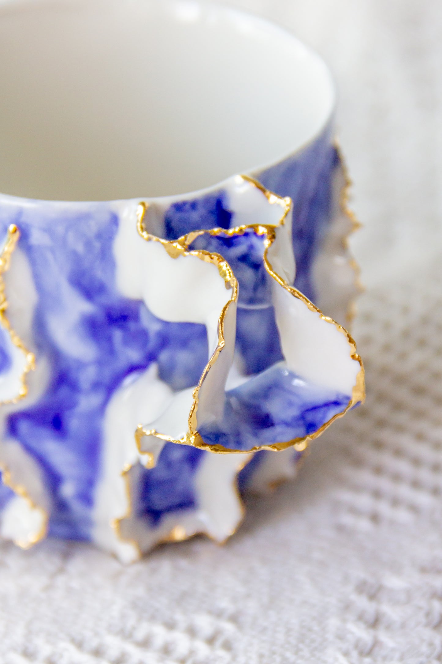 Mug en porcelaine plaqué or