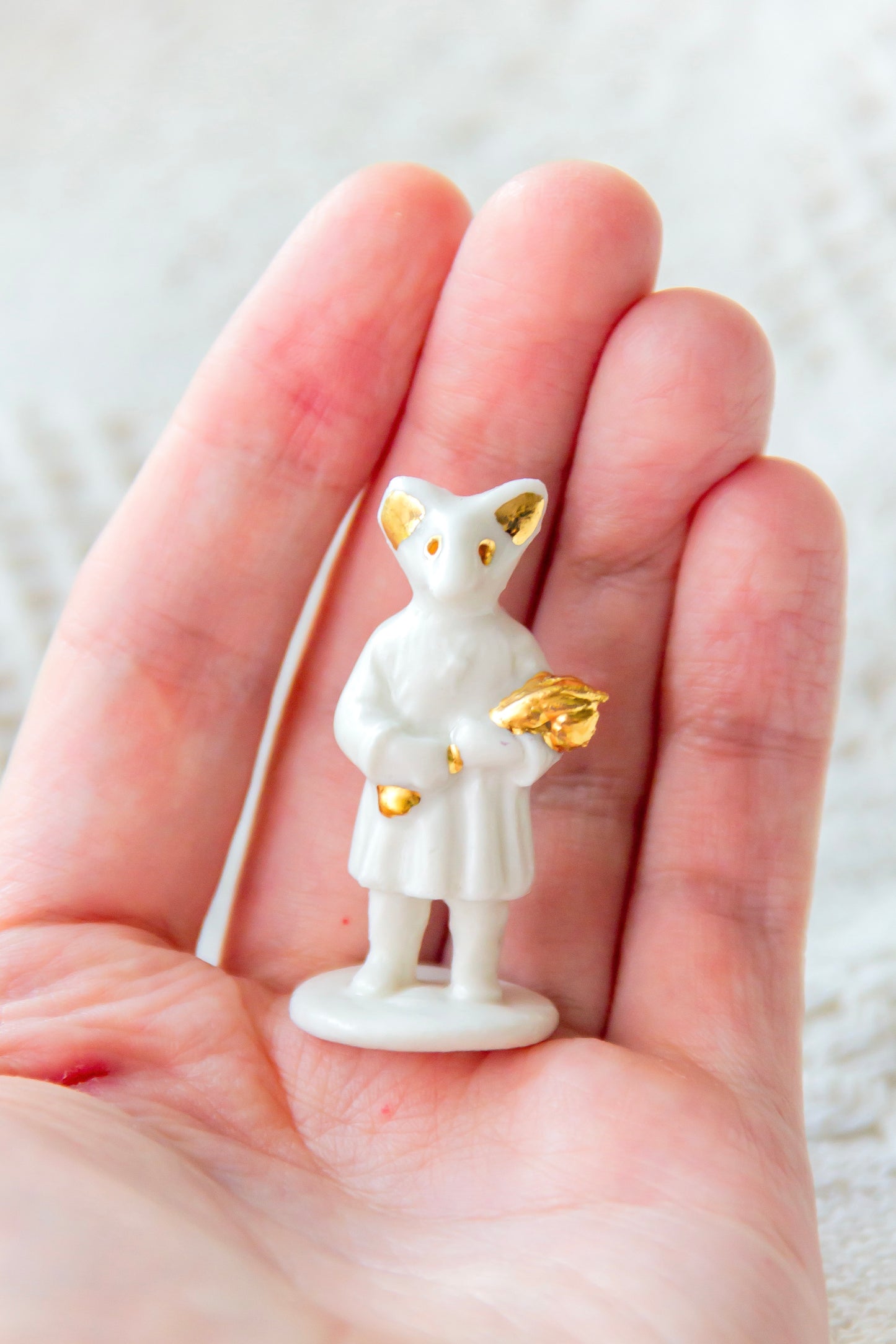 Werling z kłosami, rzeźba porcelanowa ze złoceniem