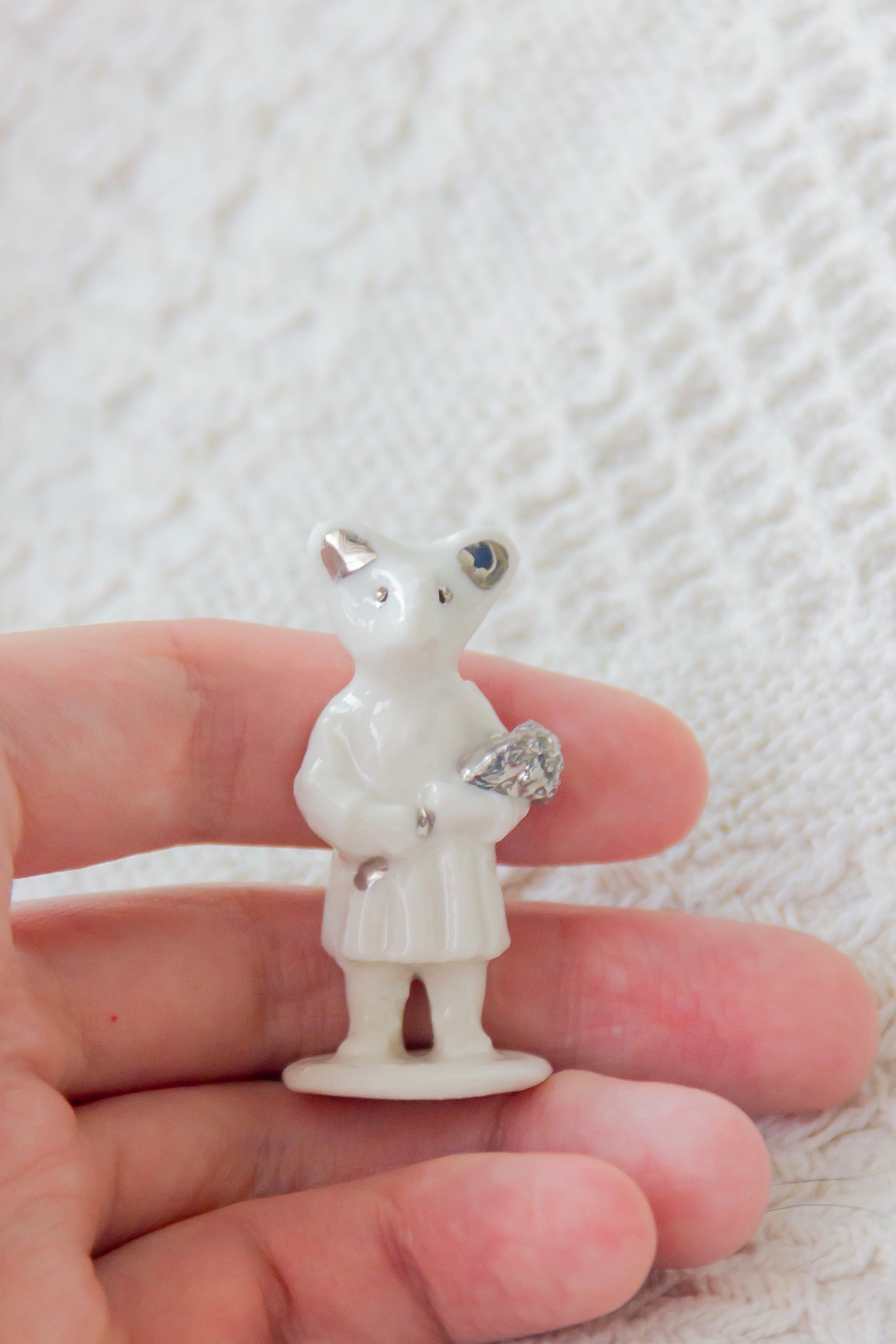 Werling z kłosami, rzeźba porcelanowa platynowana