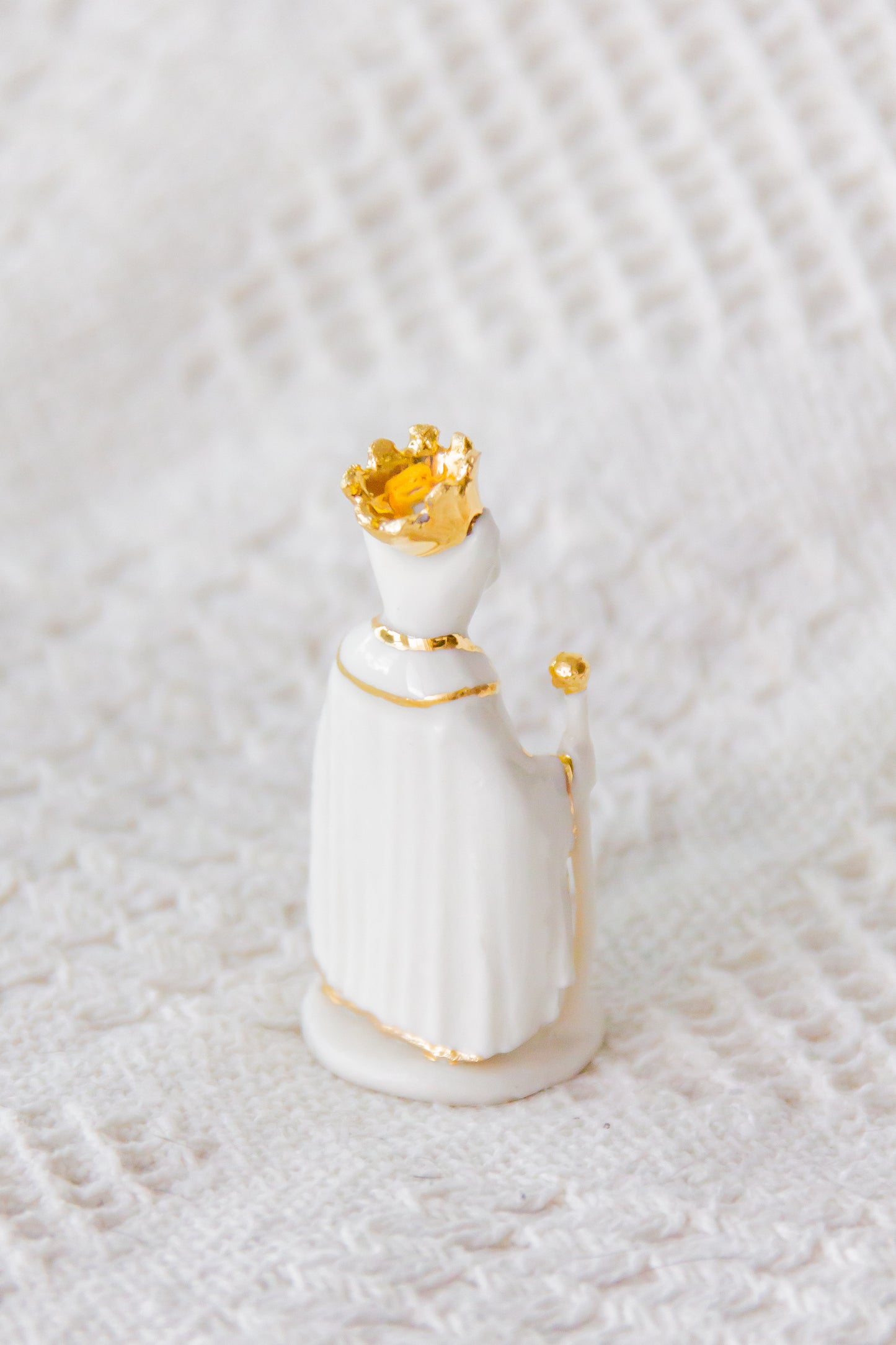 Werling król, rzeźba porcelanowa ze złoceniem