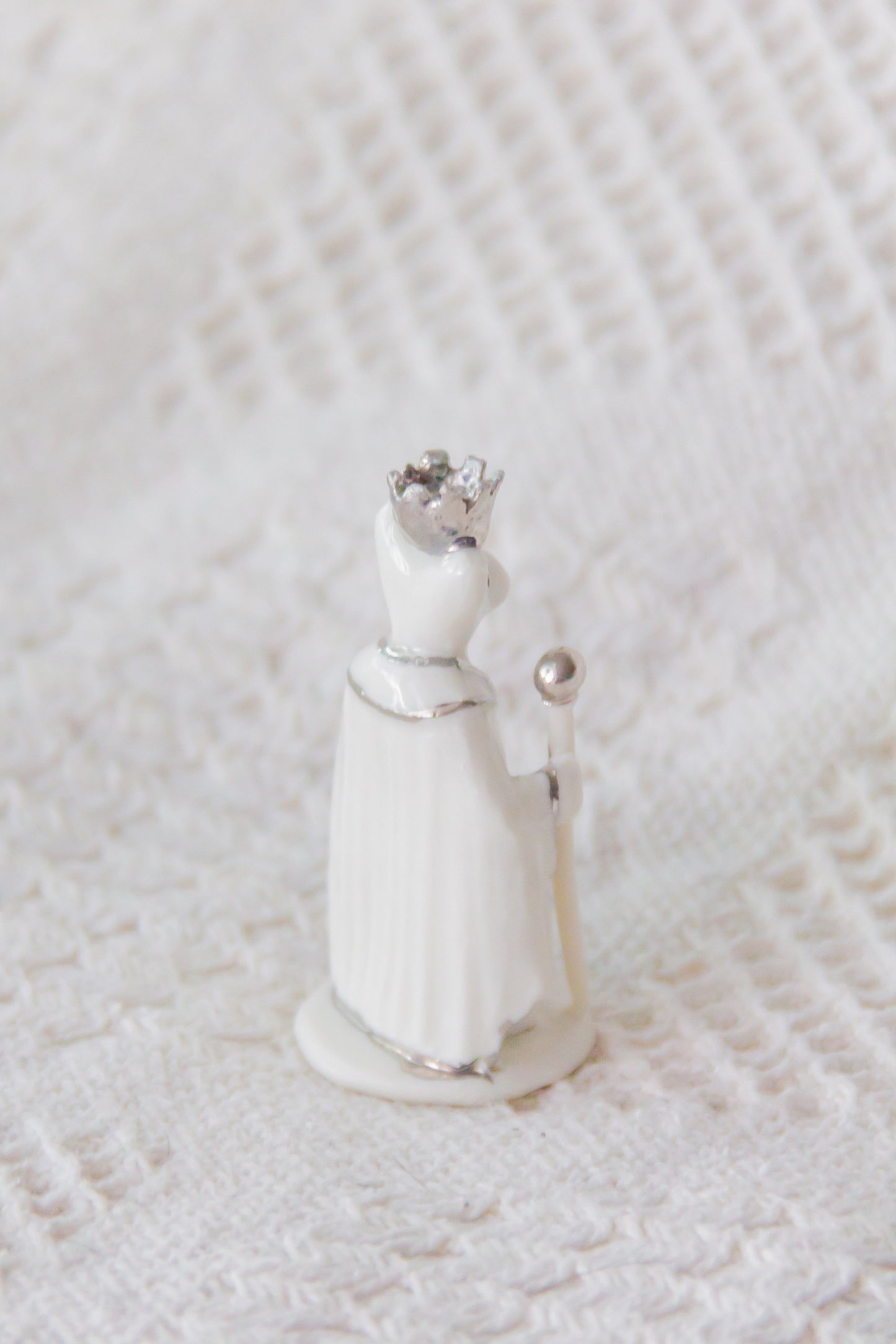 Werling król, rzeźba porcelanowa platynowana