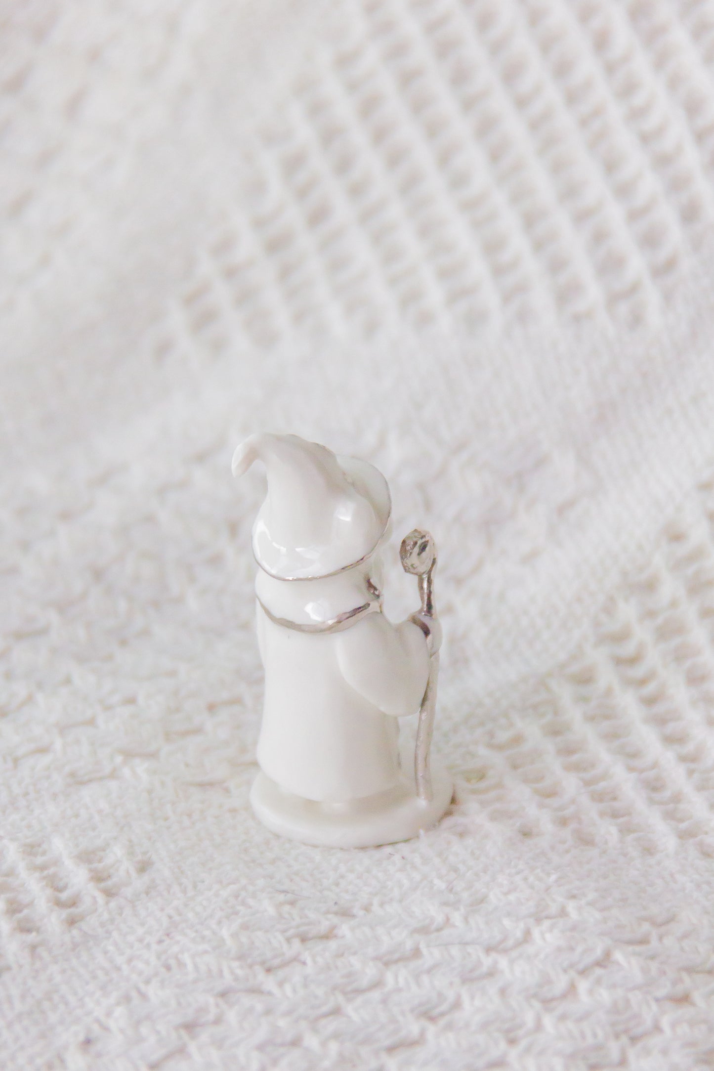 Werling czarodziej, rzeźba porcelanowa platynowana