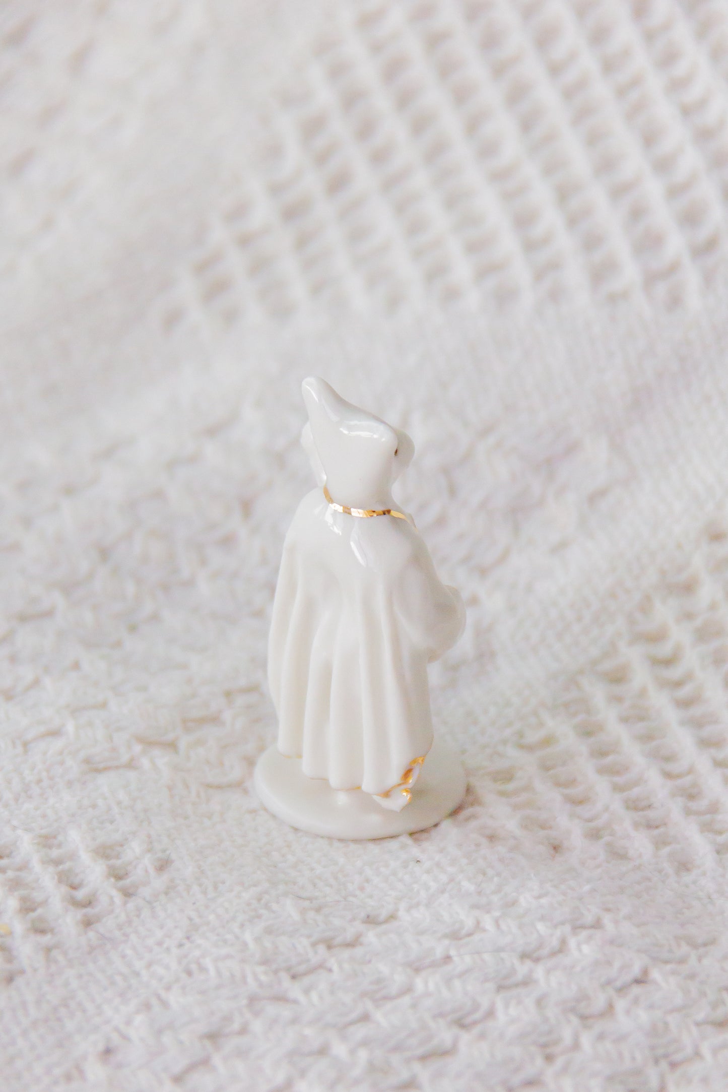 Werling minstrel, rzeźba porcelanowa ze złoceniem