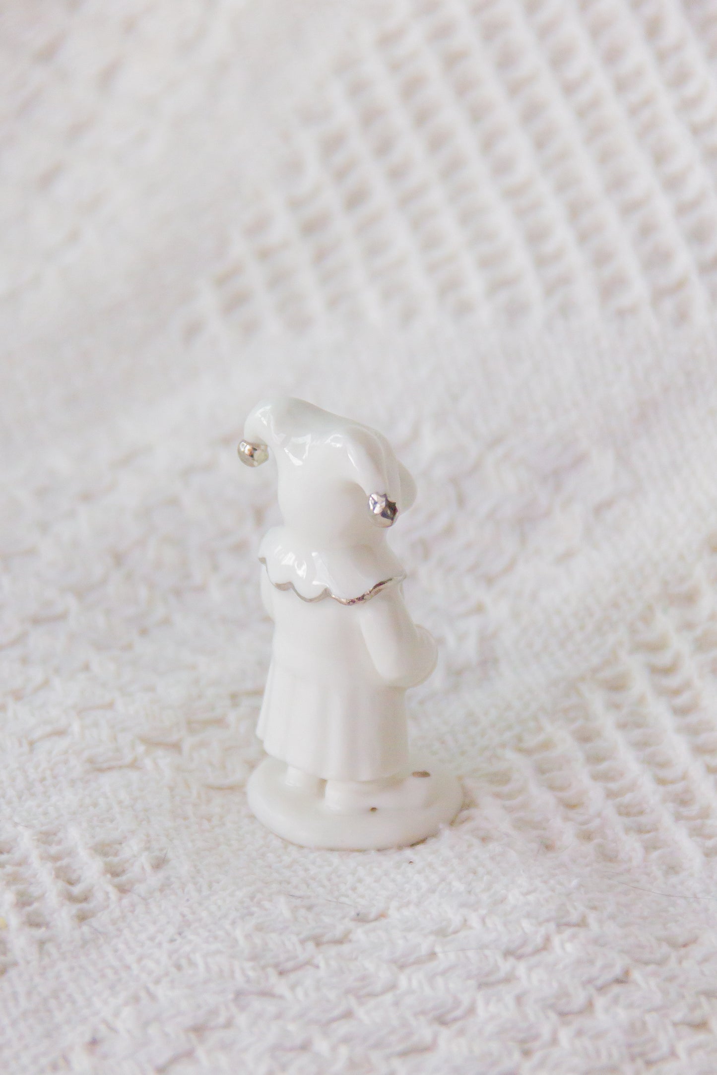 Werling błazen, rzeźba porcelanowa platynowana