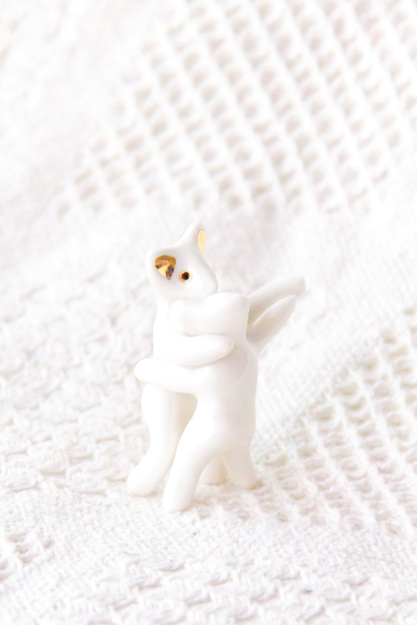 Werlingi tańczące, rzeźba porcelanowa ze złoceniem