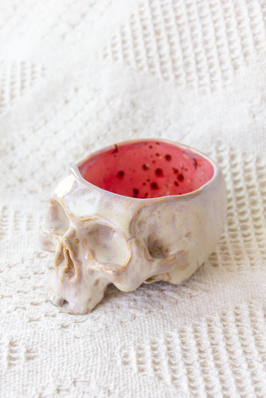 Czaszka-szkatułka ceramiczna beżowo-malinowa
