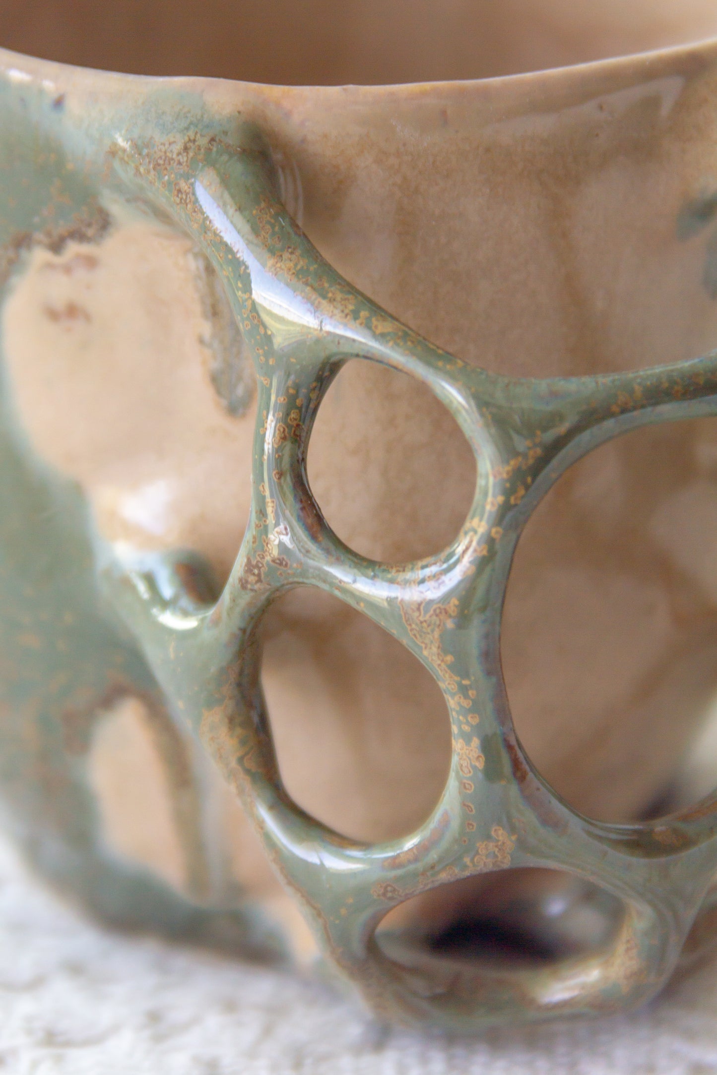 Kubek ceramiczny „Tripto” zielono-beżowy
