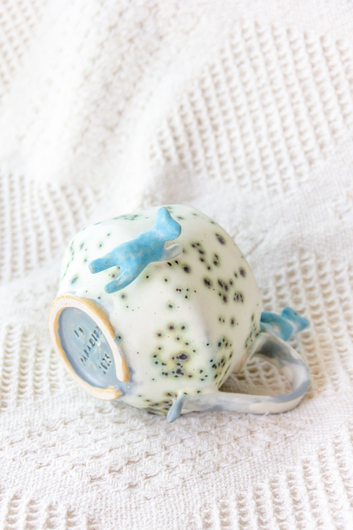 Kubek ceramiczny “Matcha” biało-niebieski z werlingami