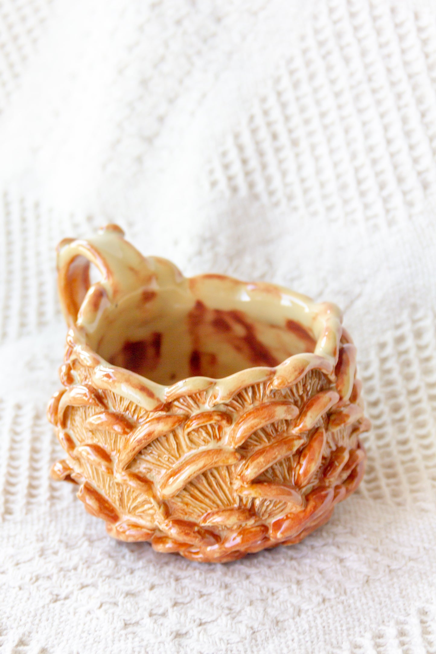 Kubek ceramiczny “Shrooms” beżowo-brązowy