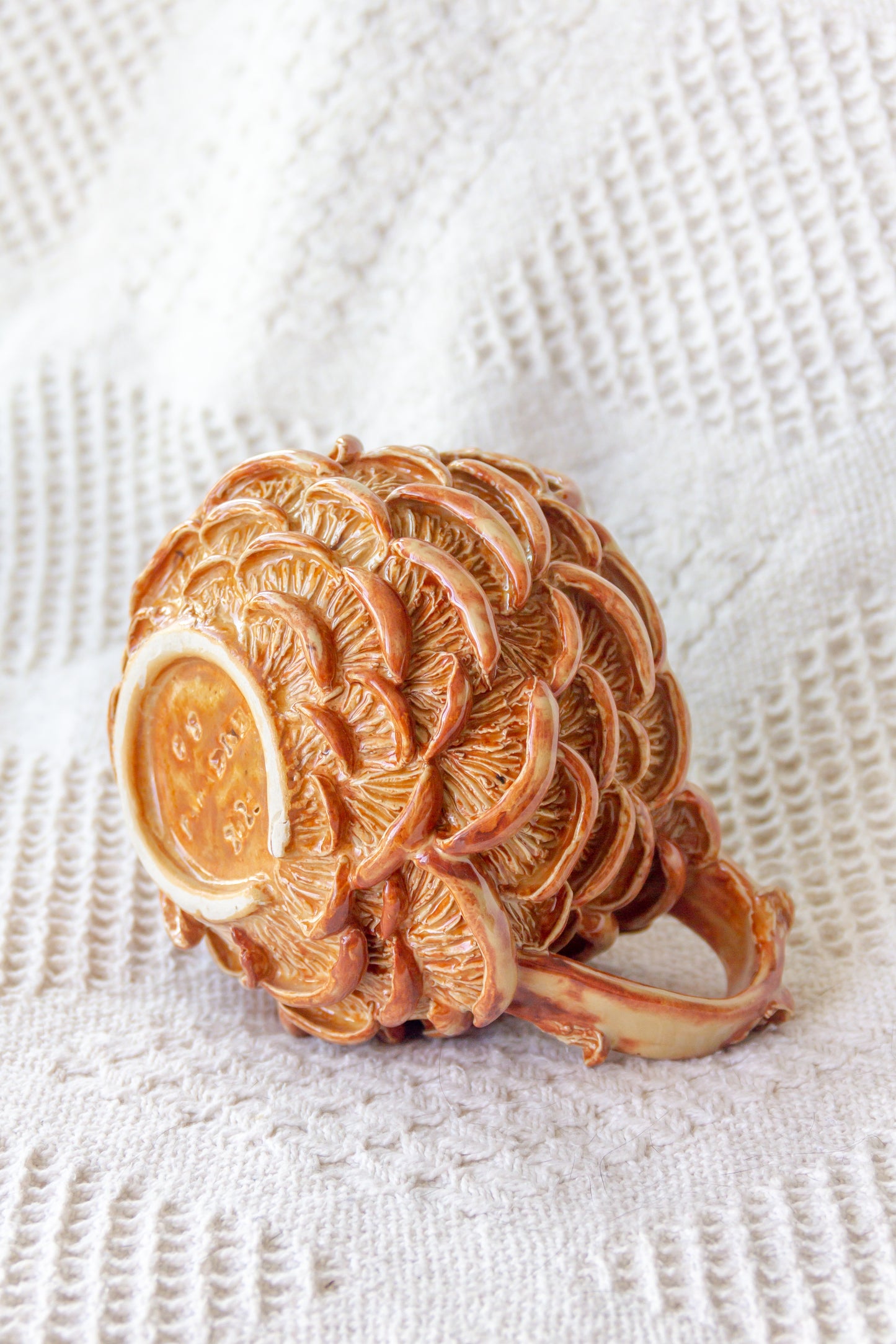 Kubek ceramiczny “Shrooms” beżowo-brązowy