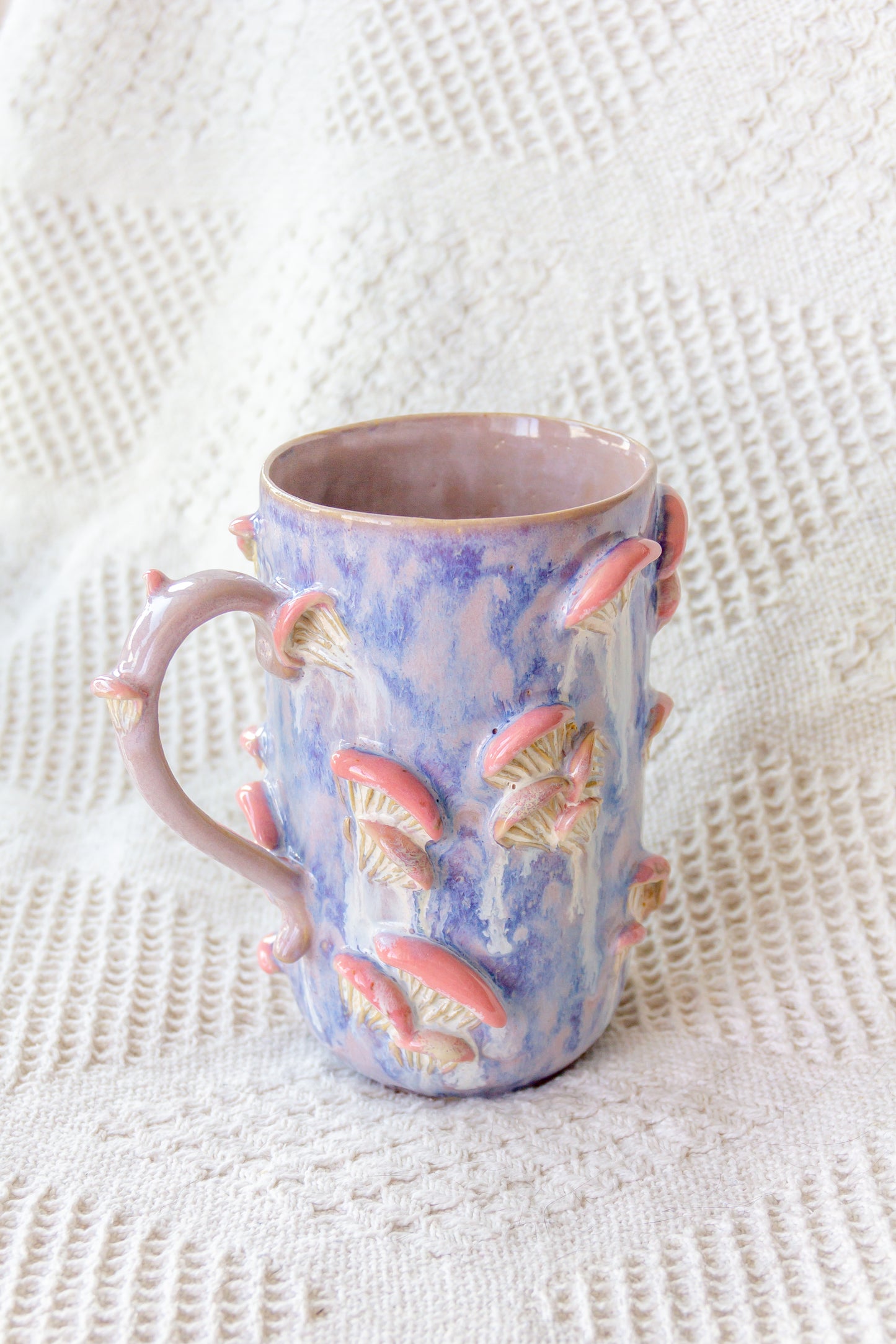 Kubek ceramiczny “Shrooms” fioletowo-różowy