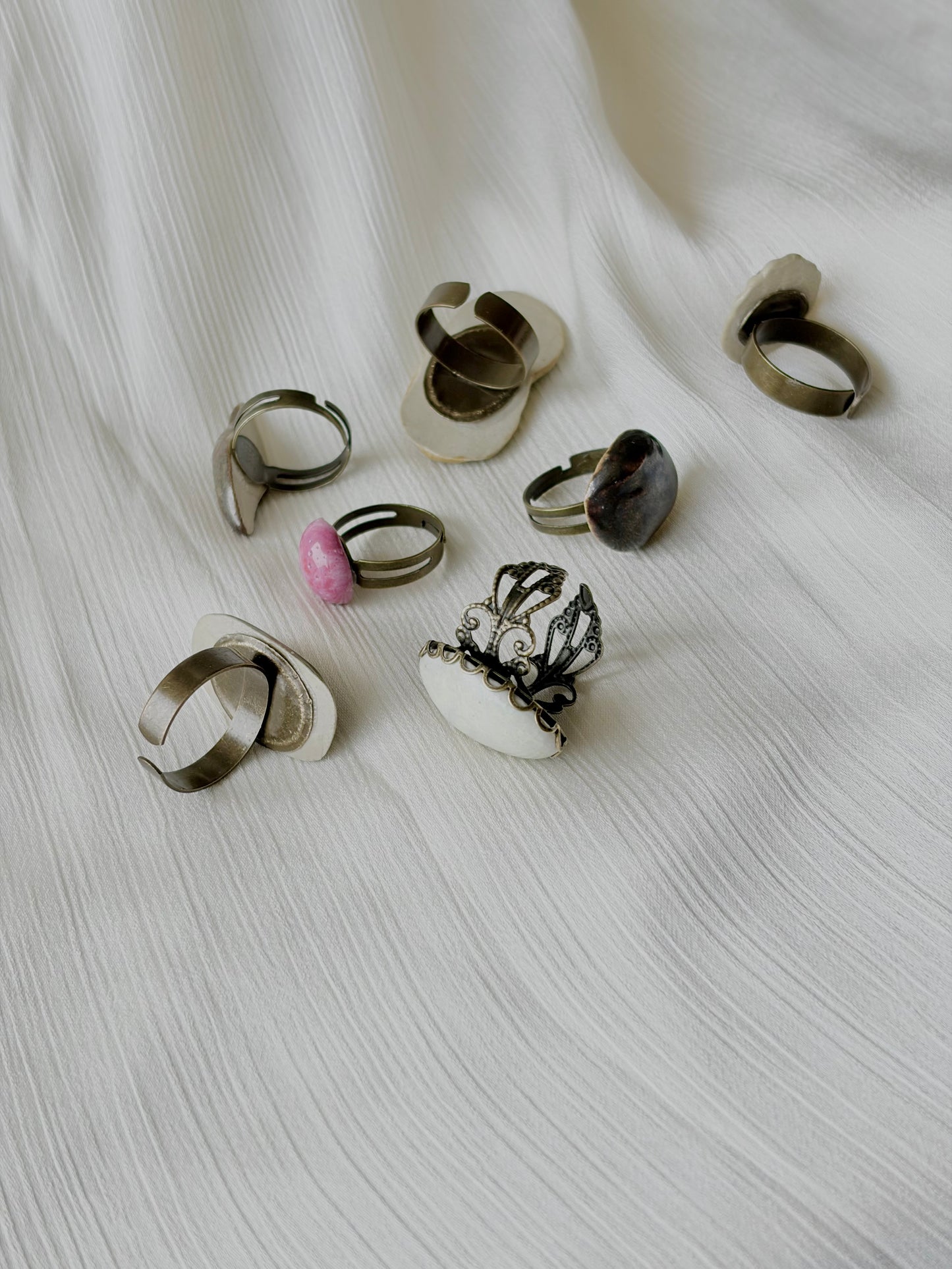 Pierścionek z ceramicznym kaboszonem