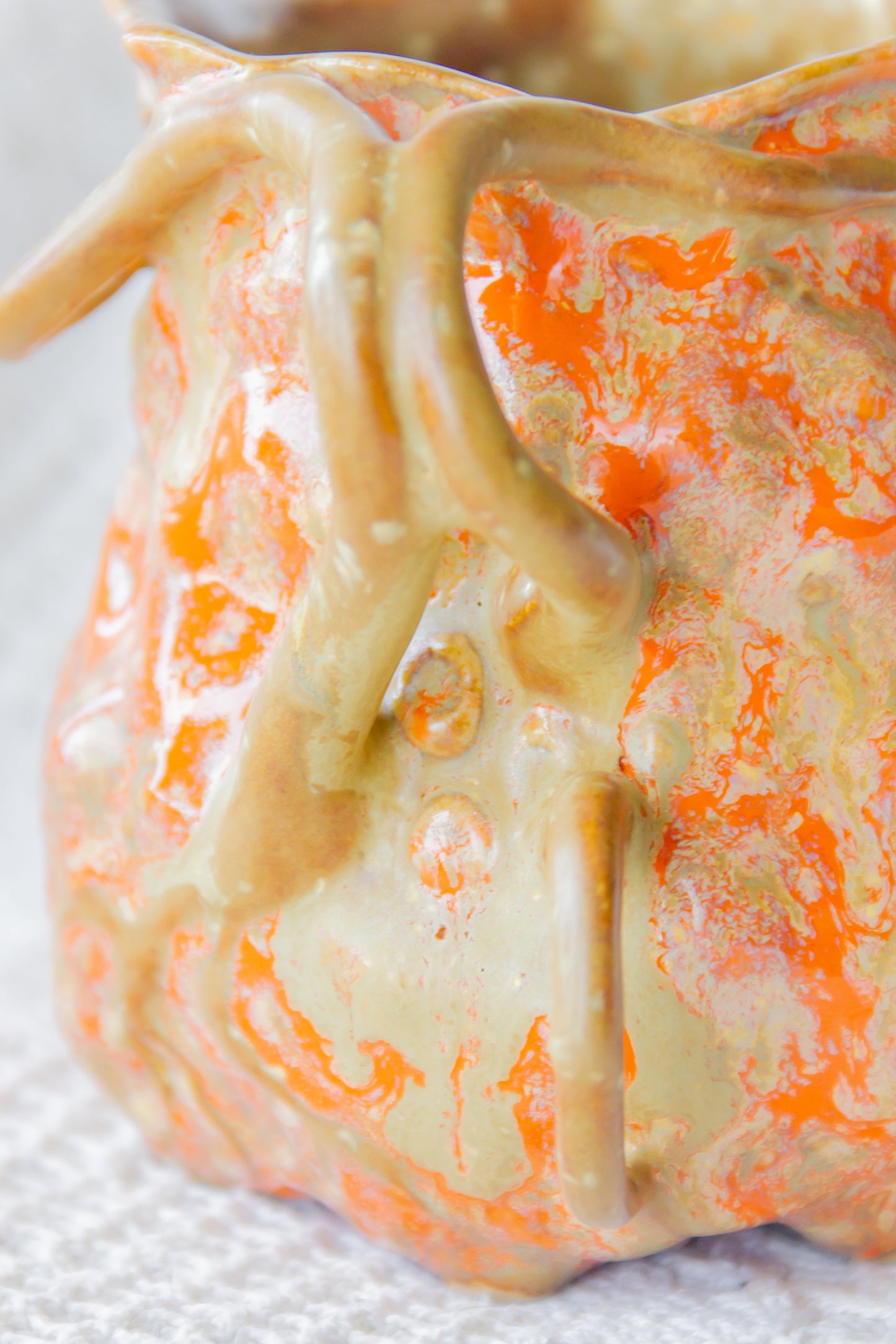 Kubek ceramiczny “Couroupita” brązowo-pomarańczowy