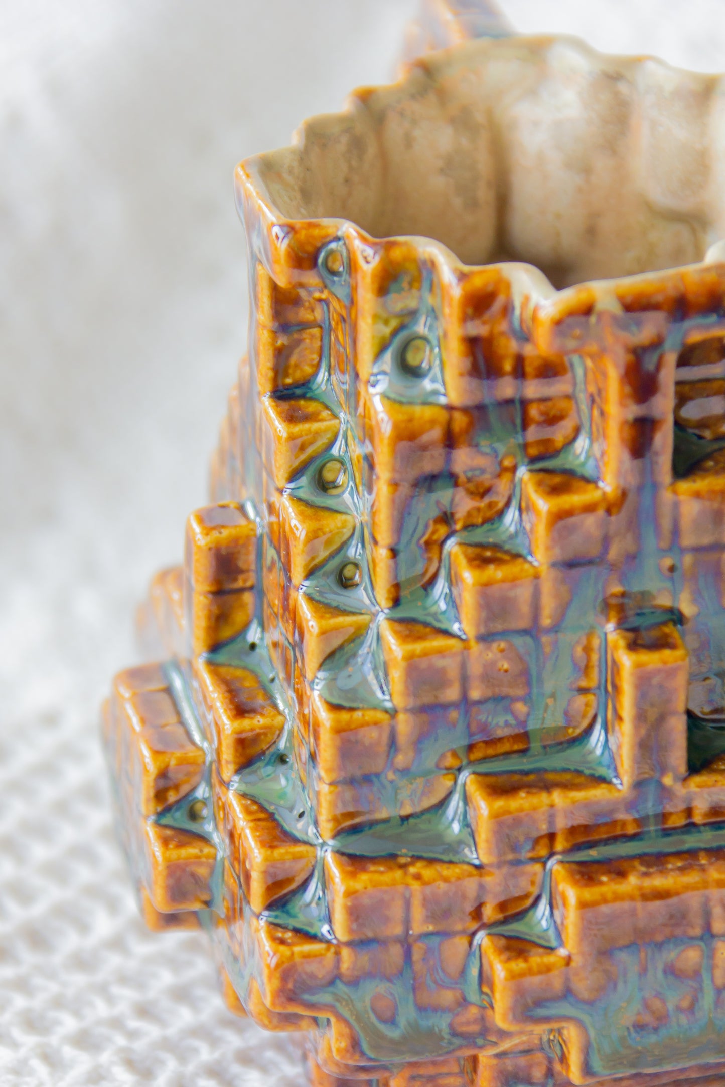 Kubek ceramiczny «8-Bit» brązowo-piaskowy