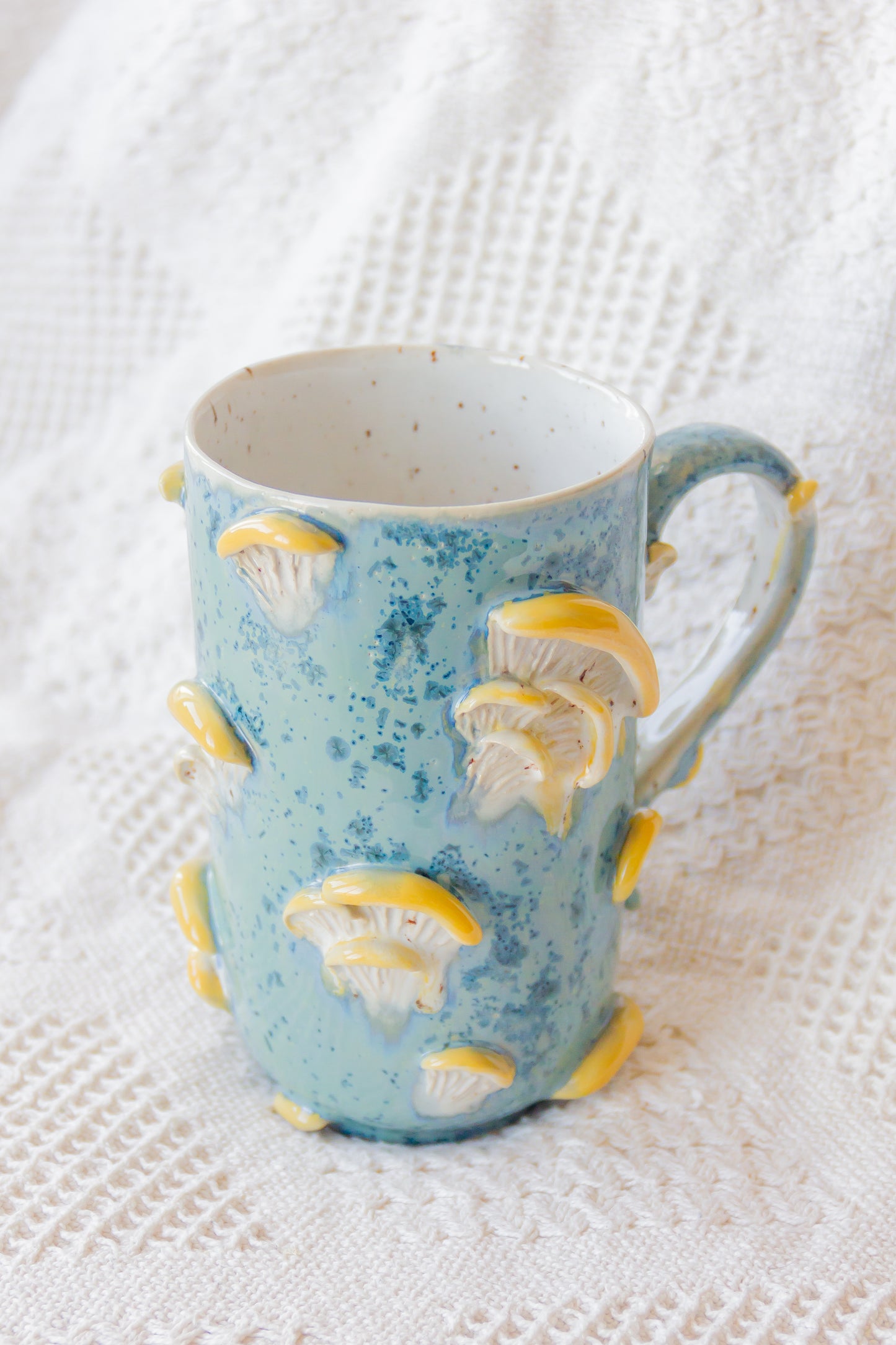 Kubek ceramiczny “Shrooms” żółto-niebieski