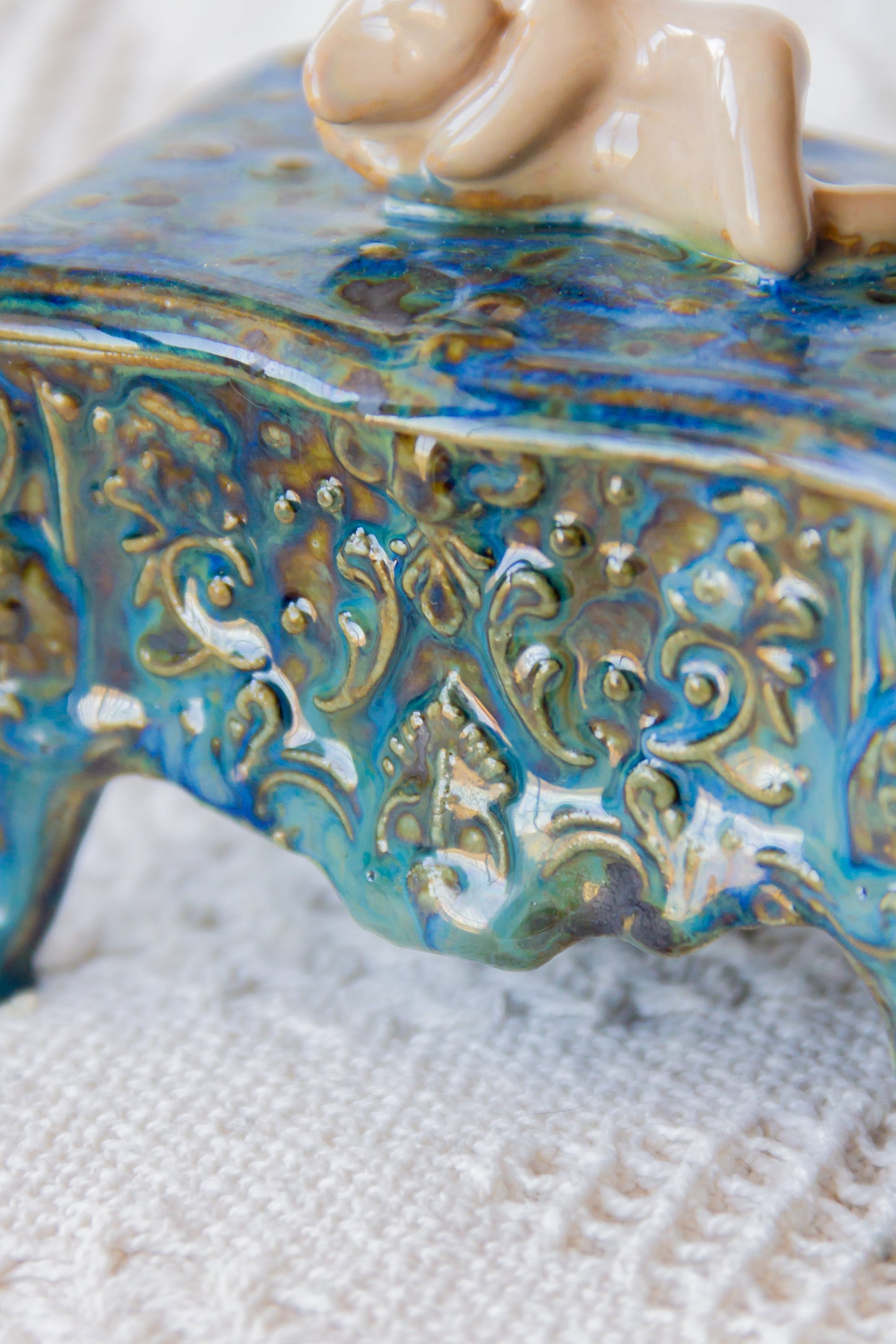 Szkatułka ceramiczna granatowo-beżowa z werlingiem