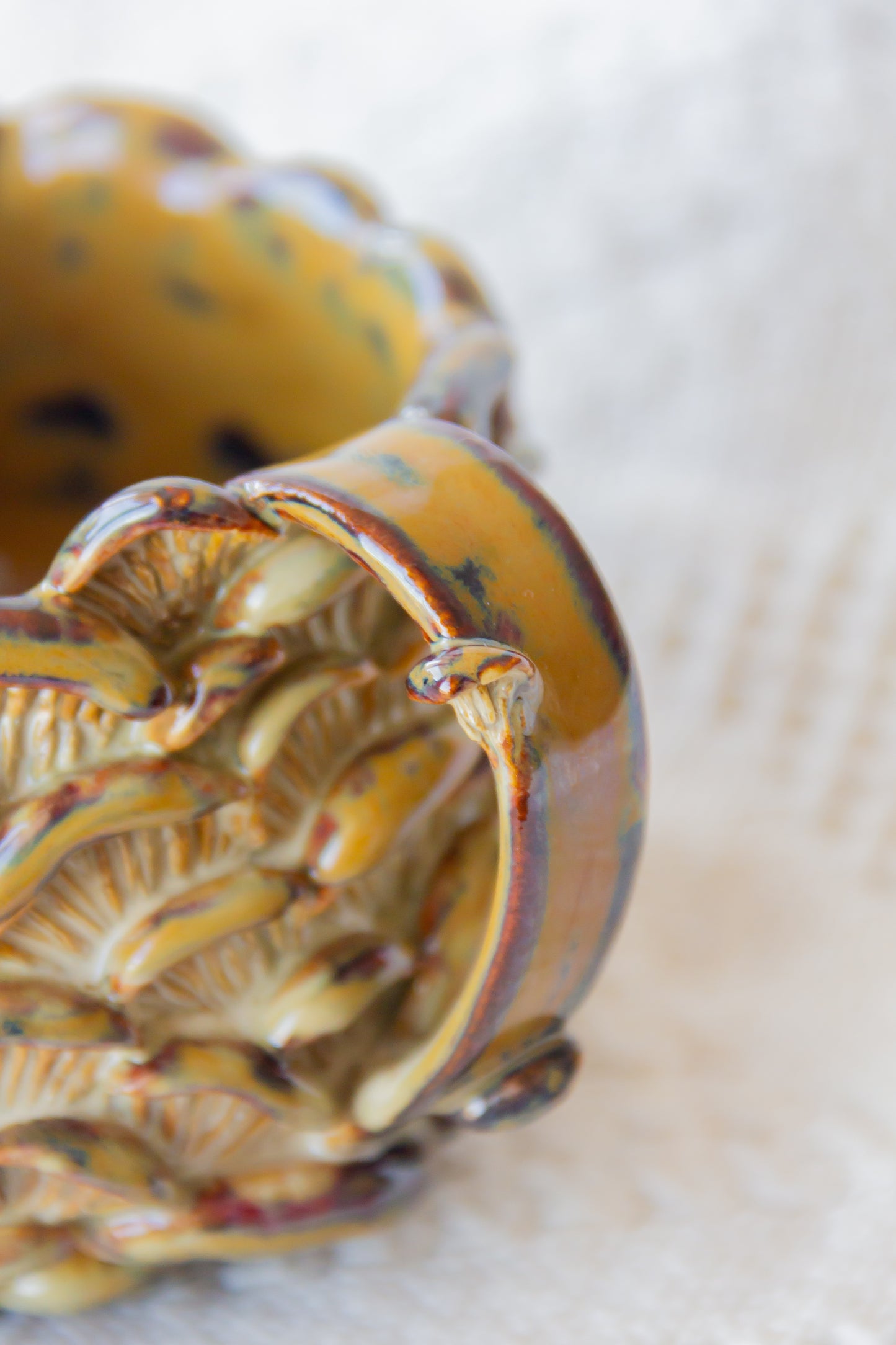 Kubek ceramiczny “Shrooms” beżowo-brązowy