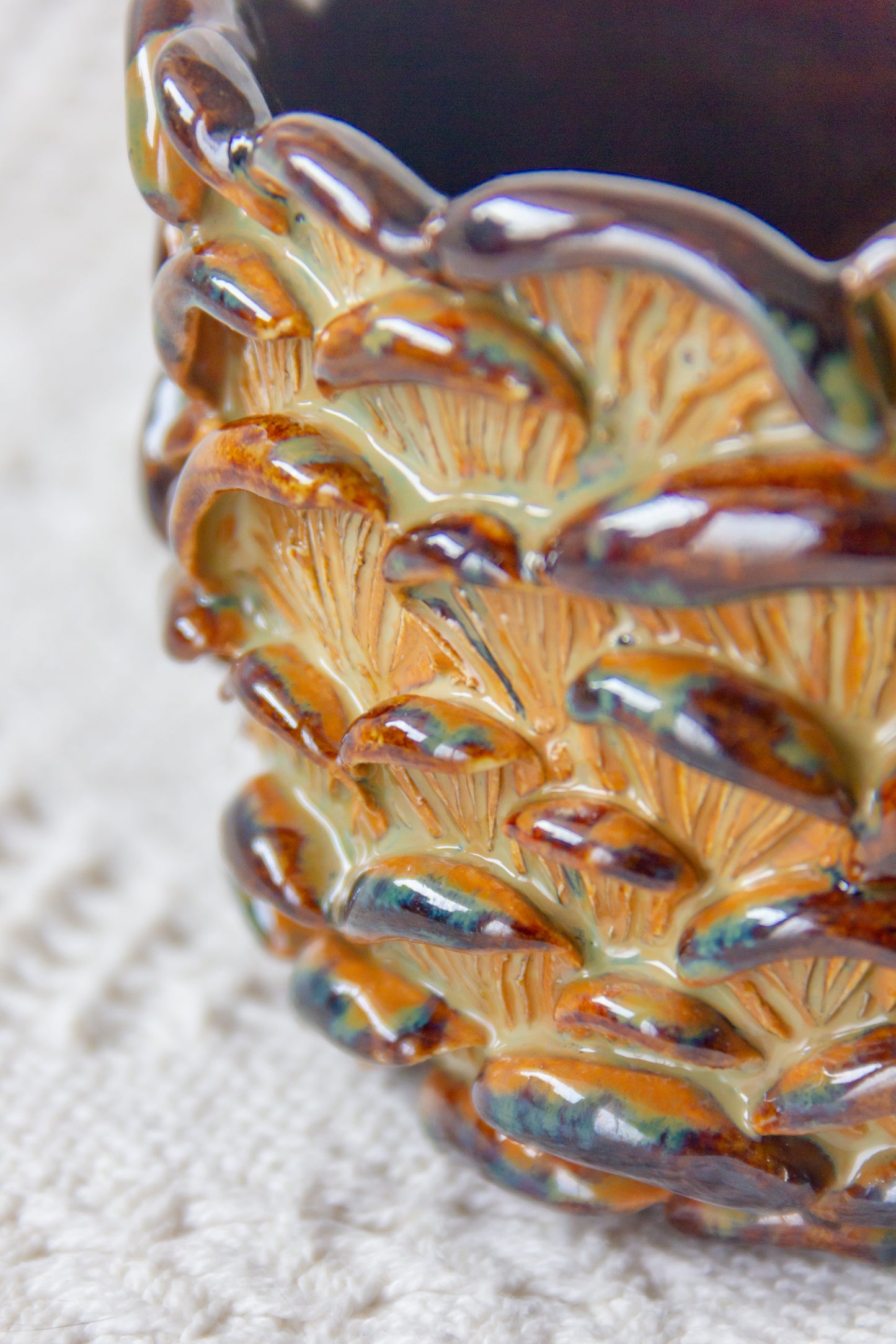 Kubek ceramiczny “Shrooms” beżowo-brązowy