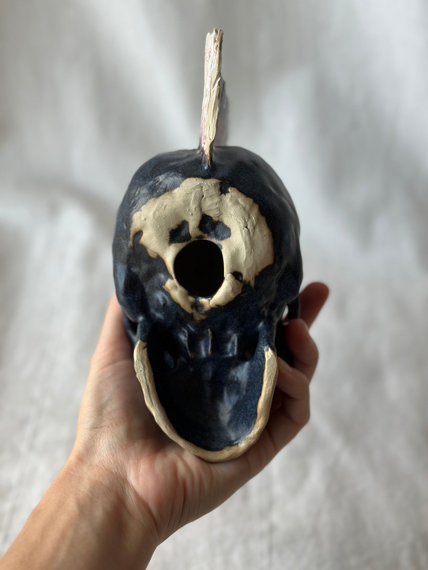 Czaszka ceramiczna z irokezem