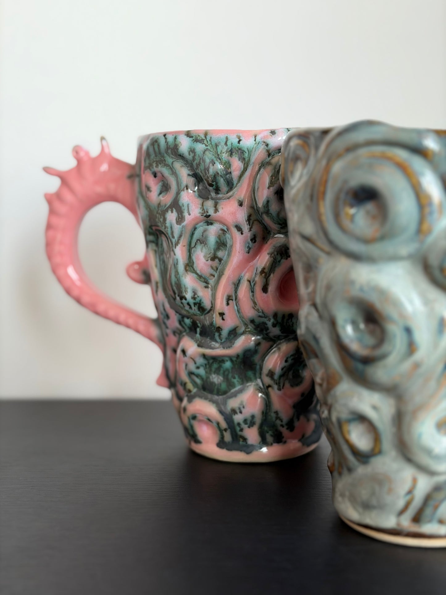 Kubek ceramiczny „Twist” różowo-zielony