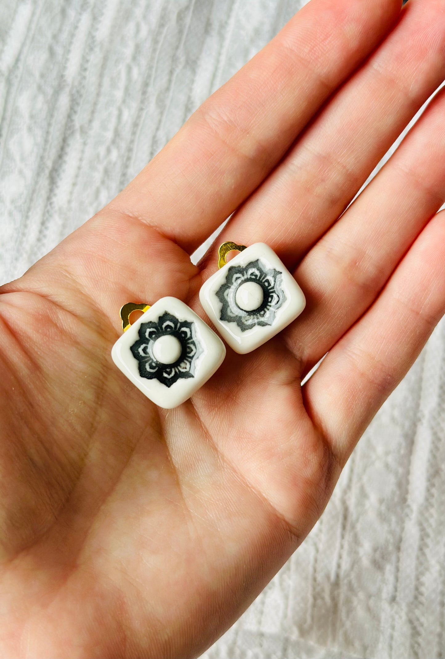 Klipsy porcelanowe czarny kwiat