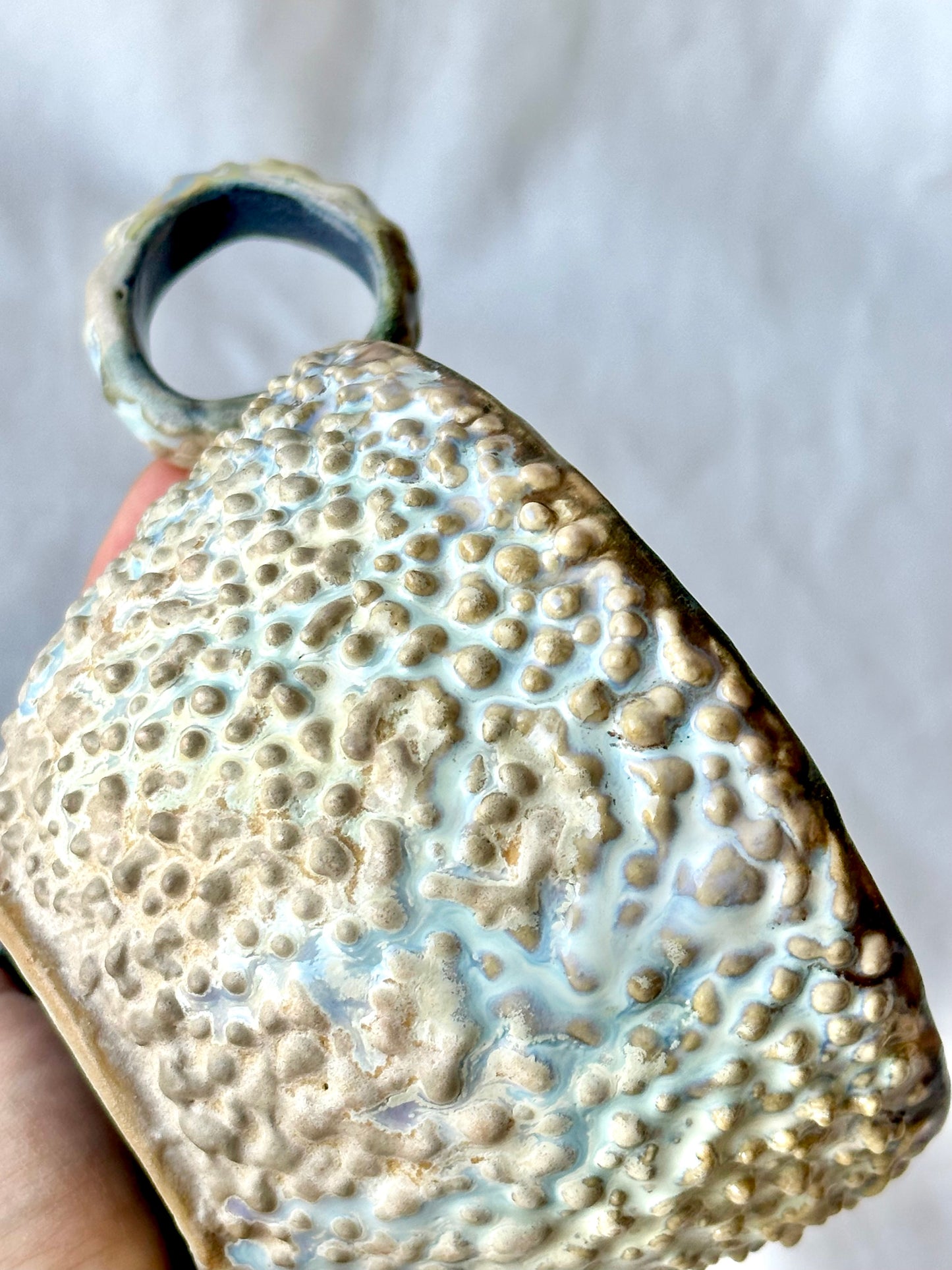 Mug en céramique "Pox" en beige et noir