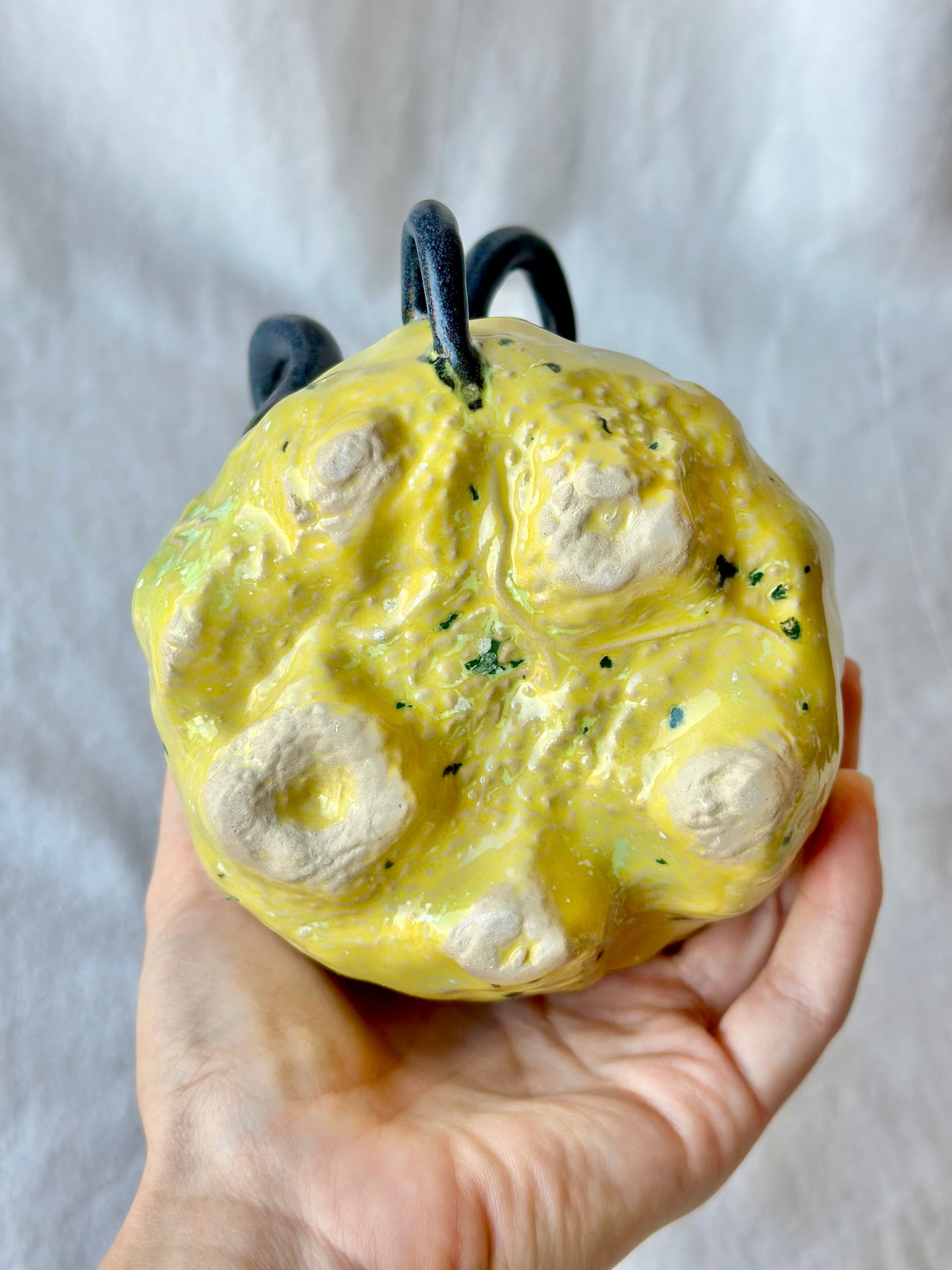 Kubek ceramiczny “Couroupita” w kolorze żółtym