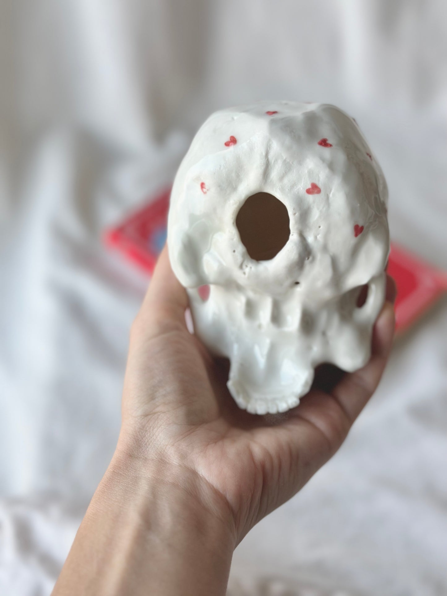 Czaszka porcelanowa w serduszka