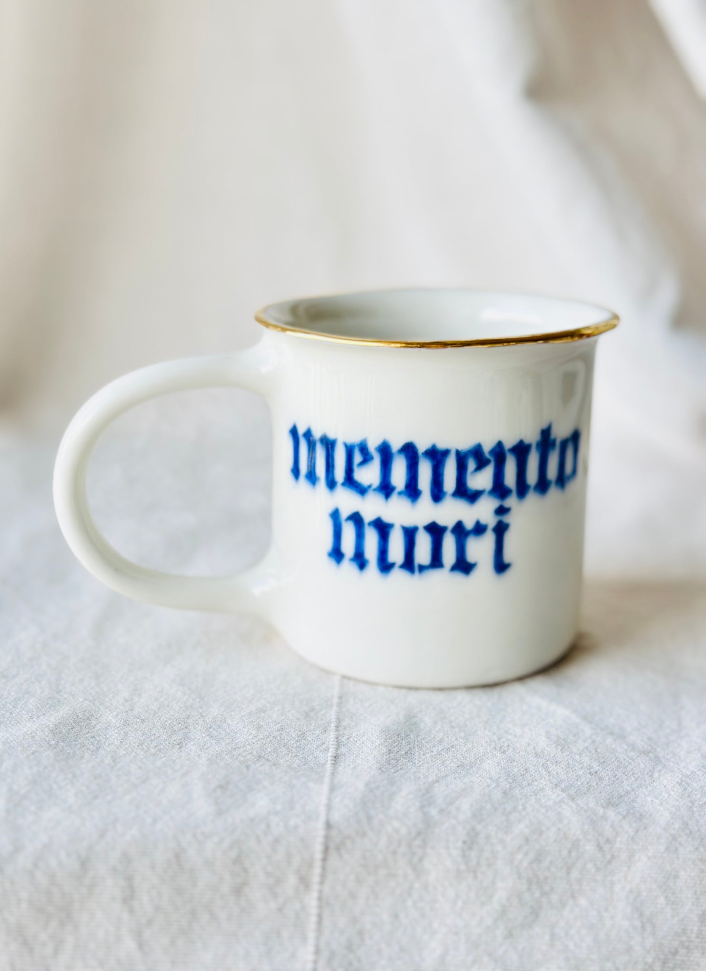 Mug en porcelaine plaqué or