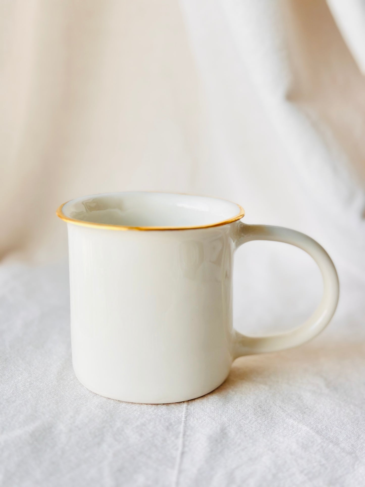 Mug en porcelaine plaqué or