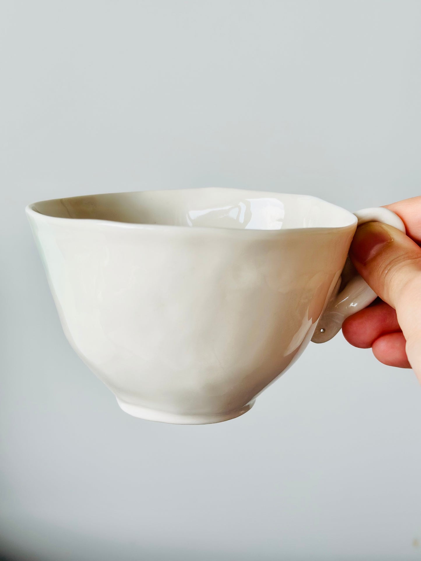Tasse en porcelaine à fleurs colorées