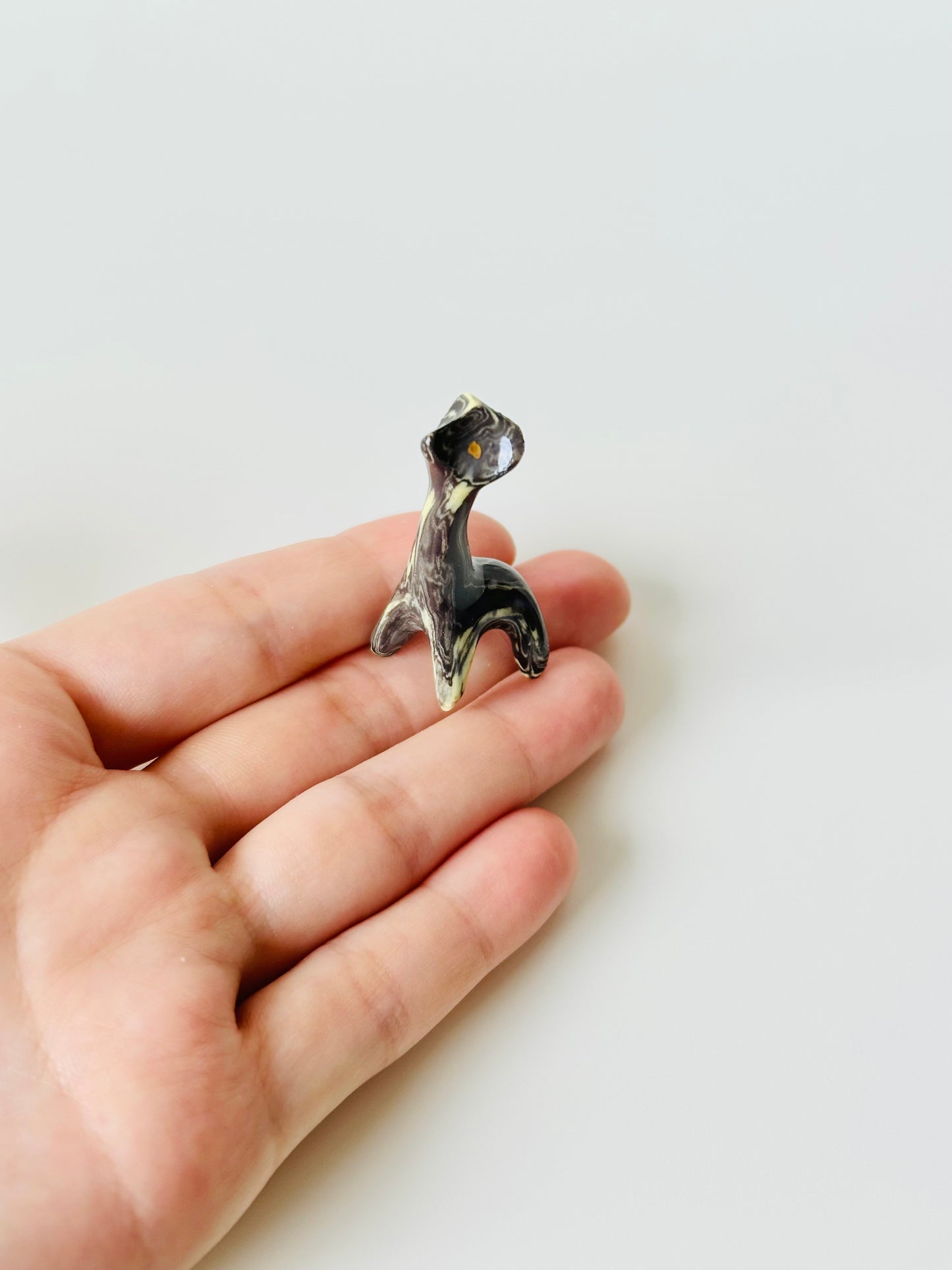 Figurka porcelanowa "Werlingtin pstrobrzuchy"
