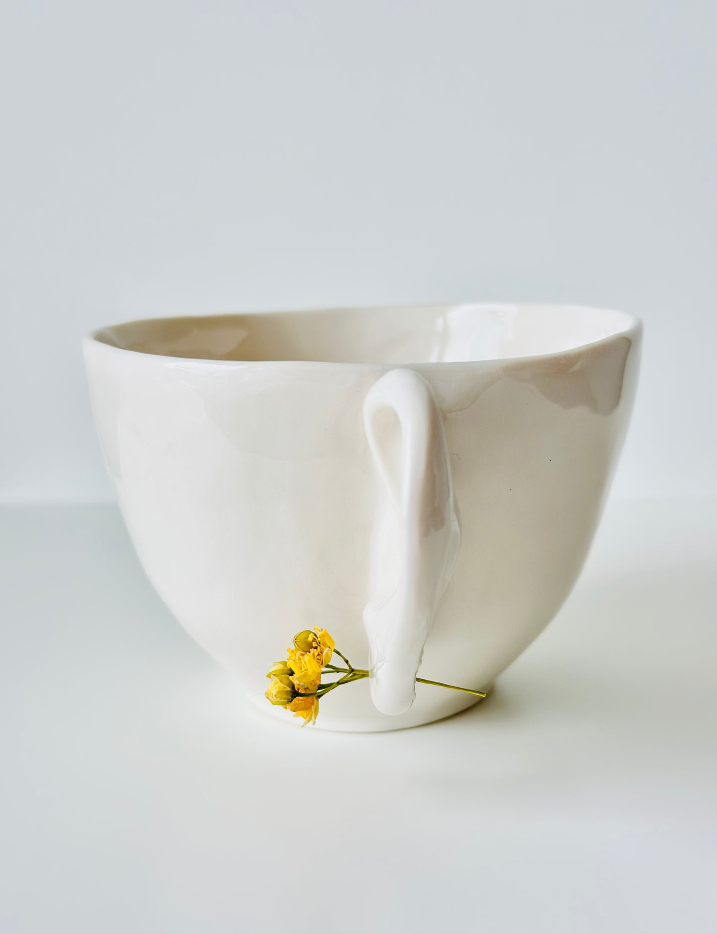 Tasse en porcelaine à fleurs colorées