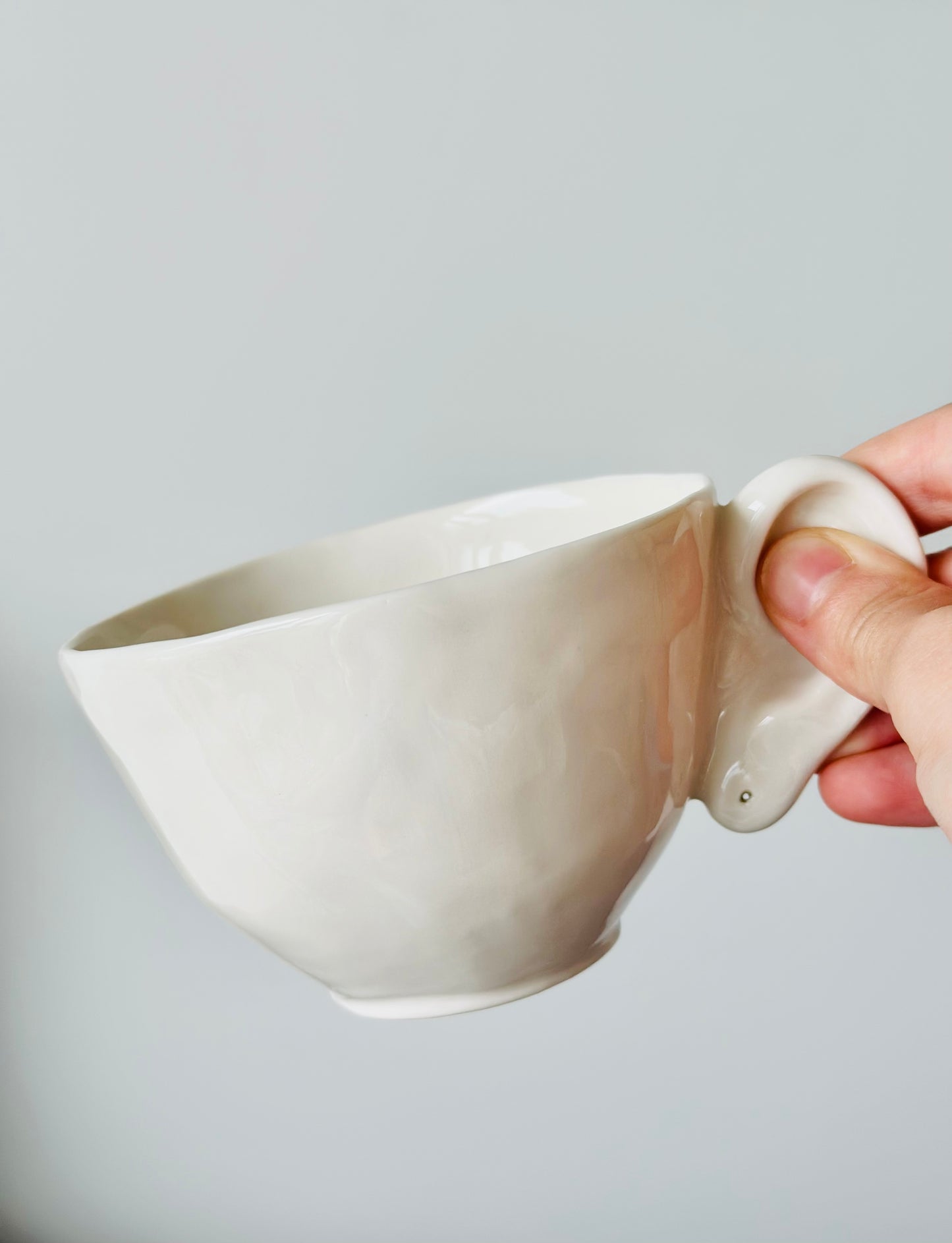 Tasse en porcelaine à fleurs colorées