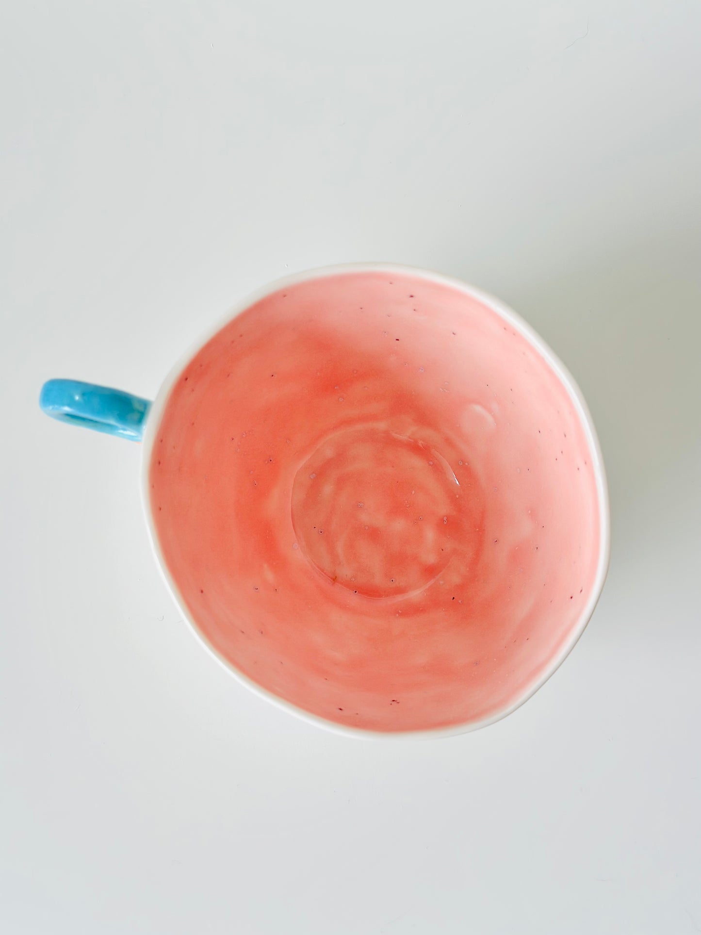 Tasse en porcelaine à fleurs colorées