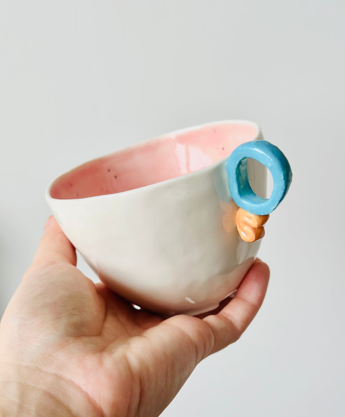 Tasse en porcelaine à fleurs colorées