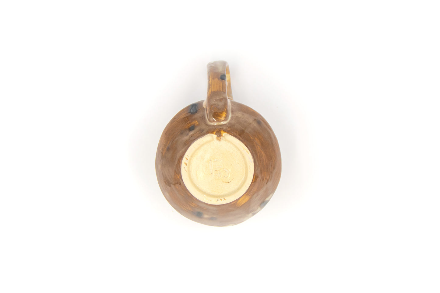 Kubek ceramiczny w kolorze brązowym oraz plamkami