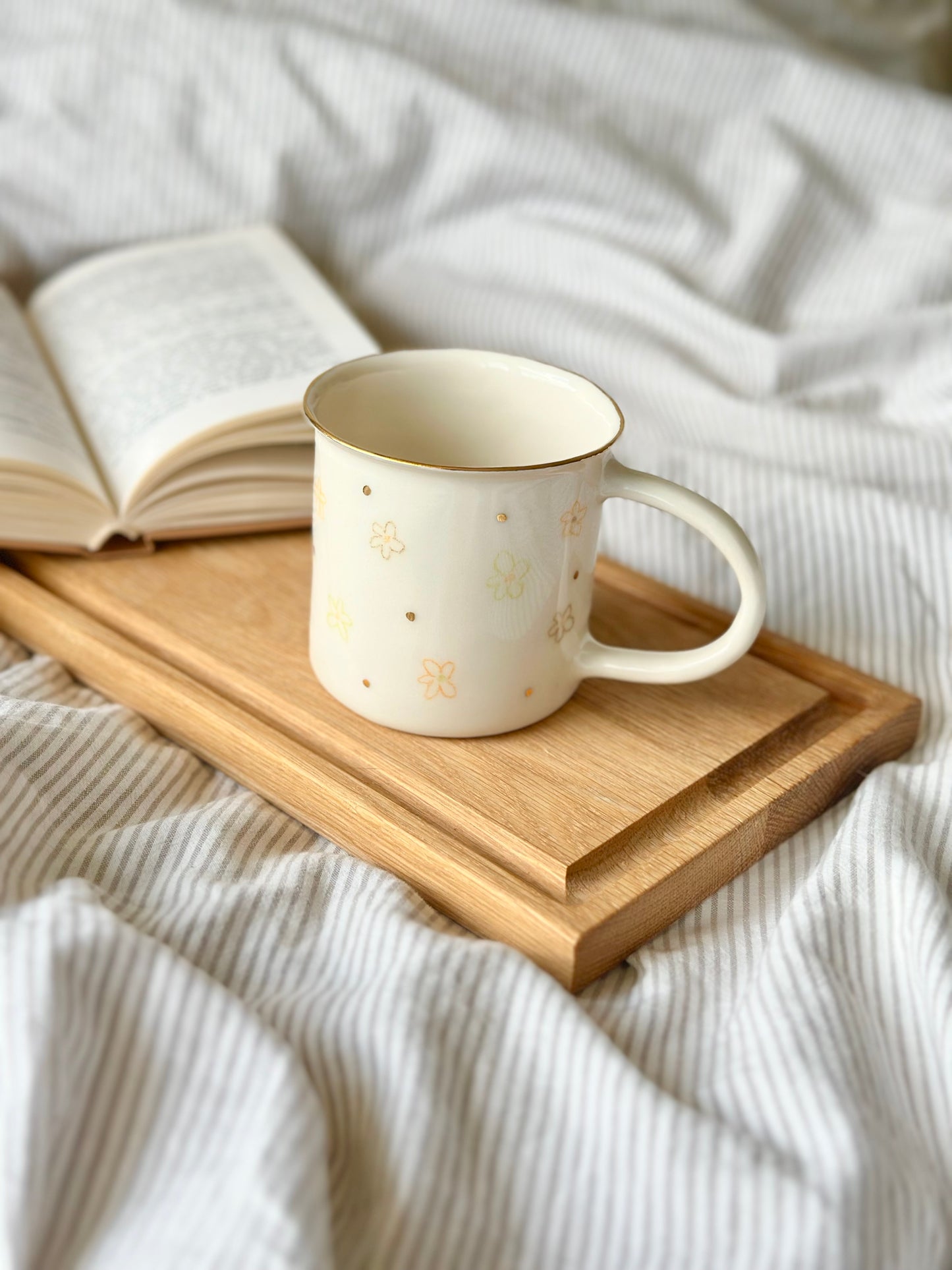 Kubek porcelanowy w kwiaty