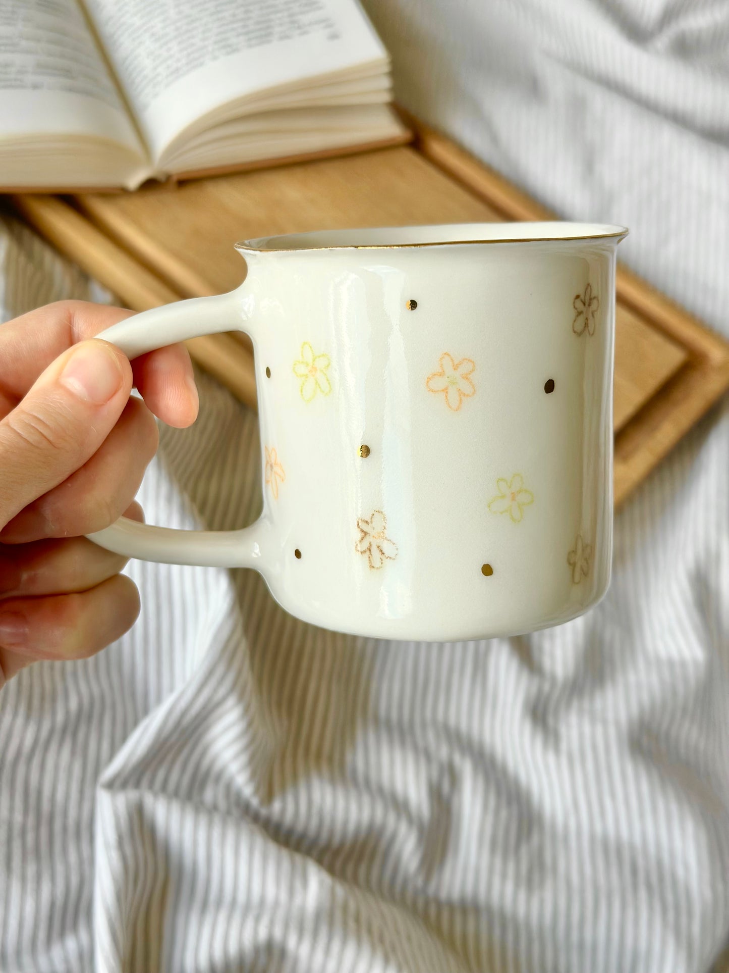 Kubek porcelanowy w kwiaty